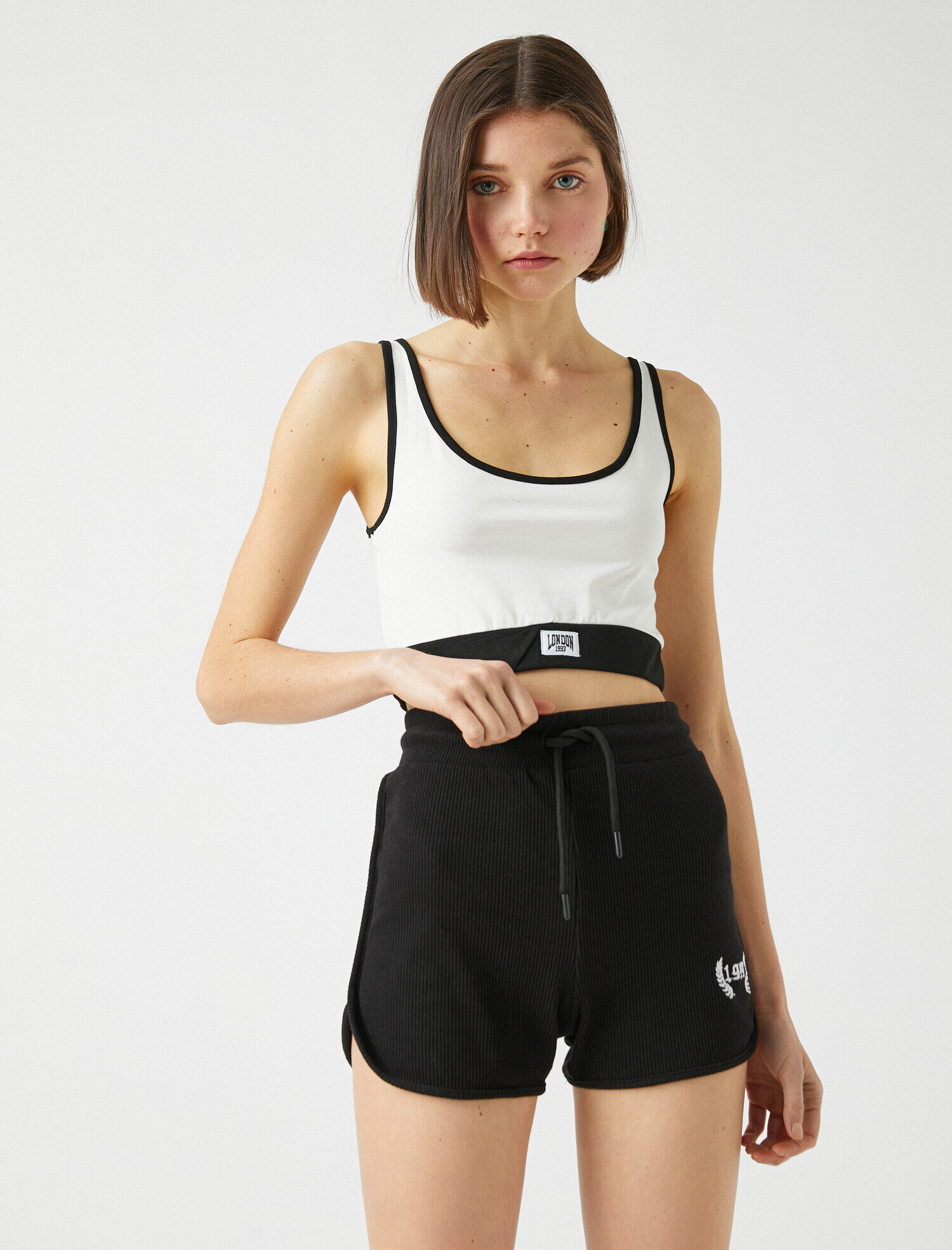   Crop Atlet U Yaka Biye Detaylı Pamuklu