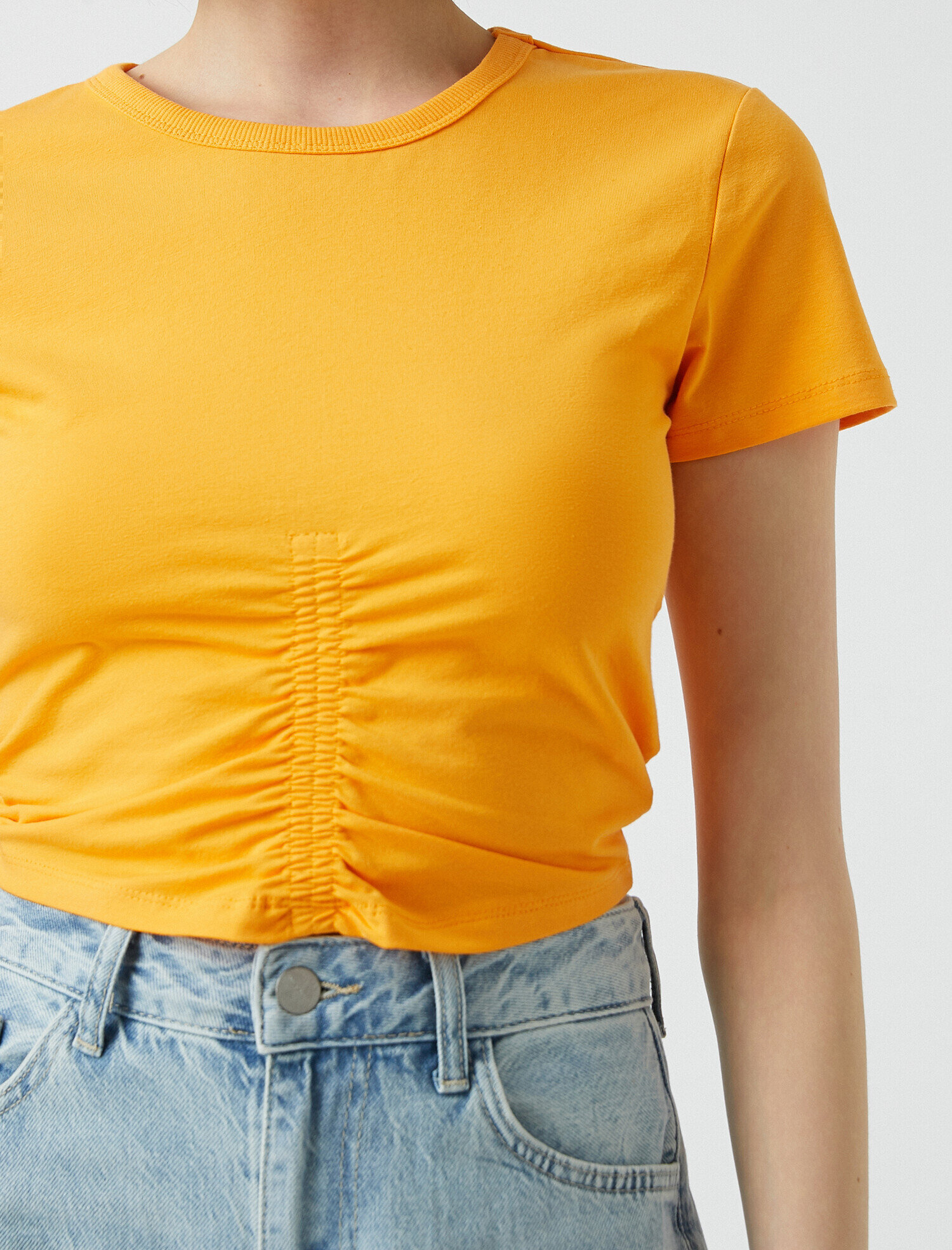   Crop Bisiklet Yaka Büzgü Detaylı Kısa Kollu Tişört Pamuklu