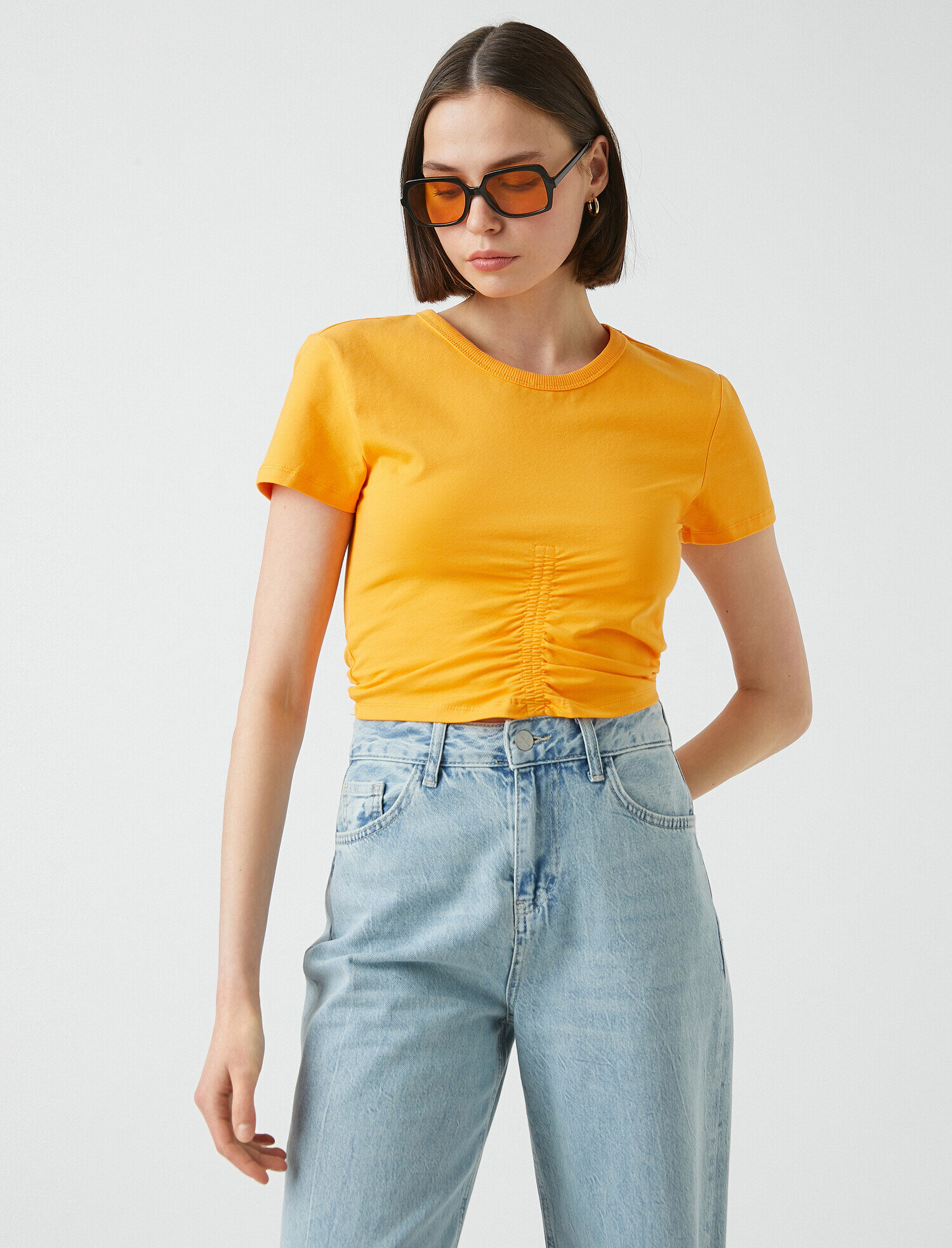   Crop Bisiklet Yaka Büzgü Detaylı Kısa Kollu Tişört Pamuklu