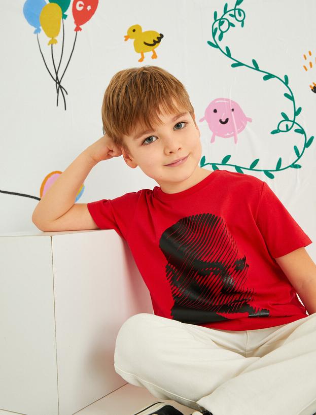  Erkek Çocuk Atatürk Portresi Baskılı Kısa Kollu Tişört Pamuklu