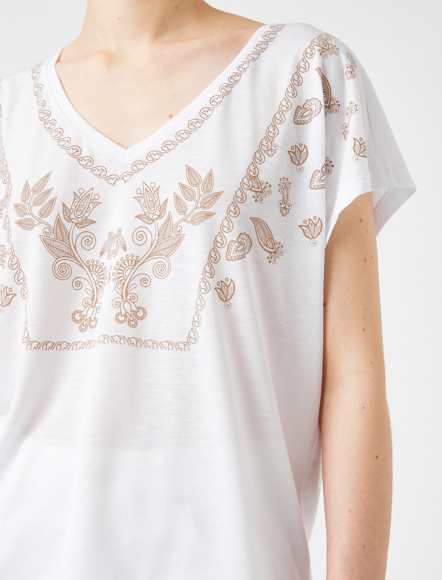   Çiçek Baskılı Tişört V Yaka Kısa Kollu