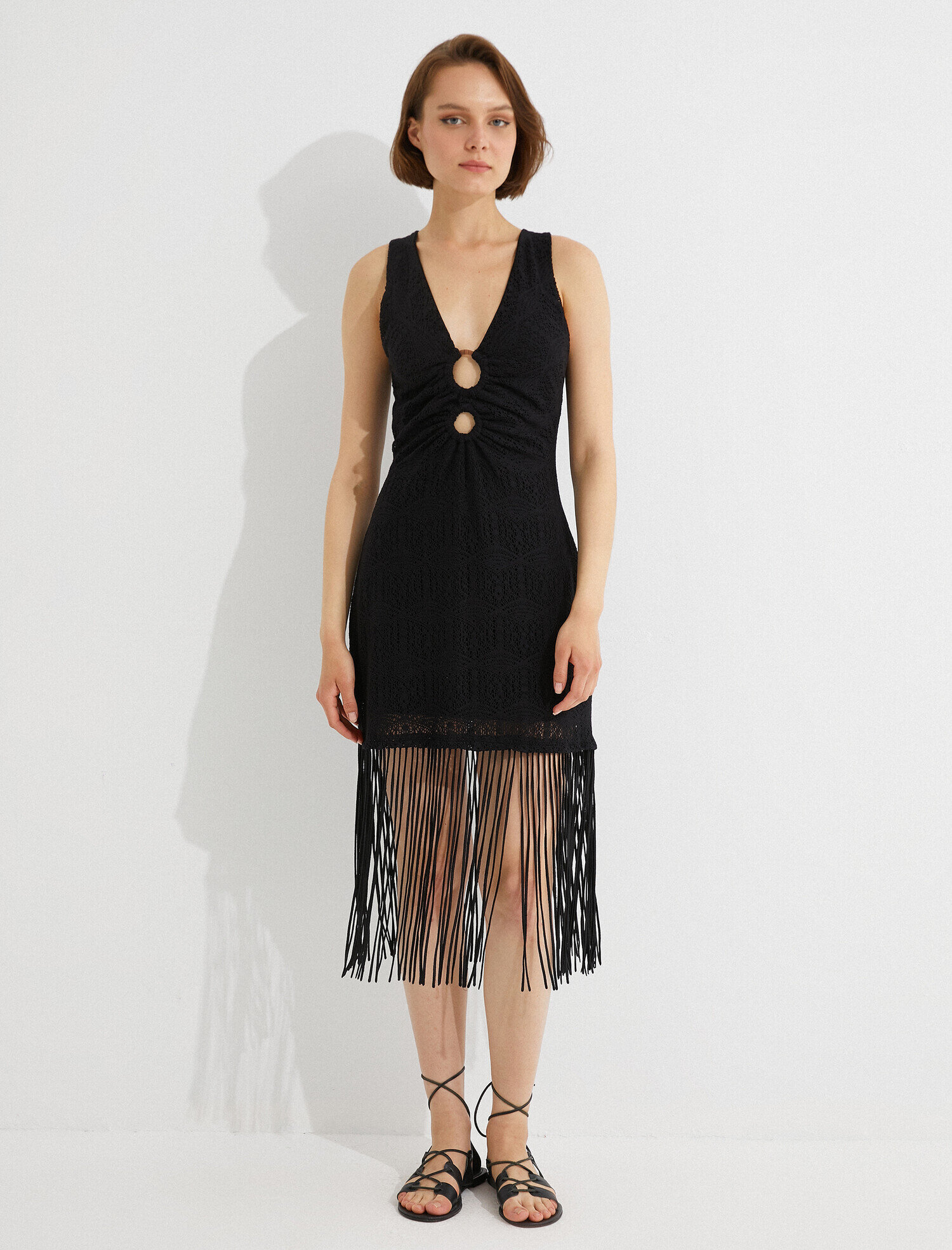   Melis Ağazat X Koton - Pencere Detaylı Püsküllü Örgü Elbise