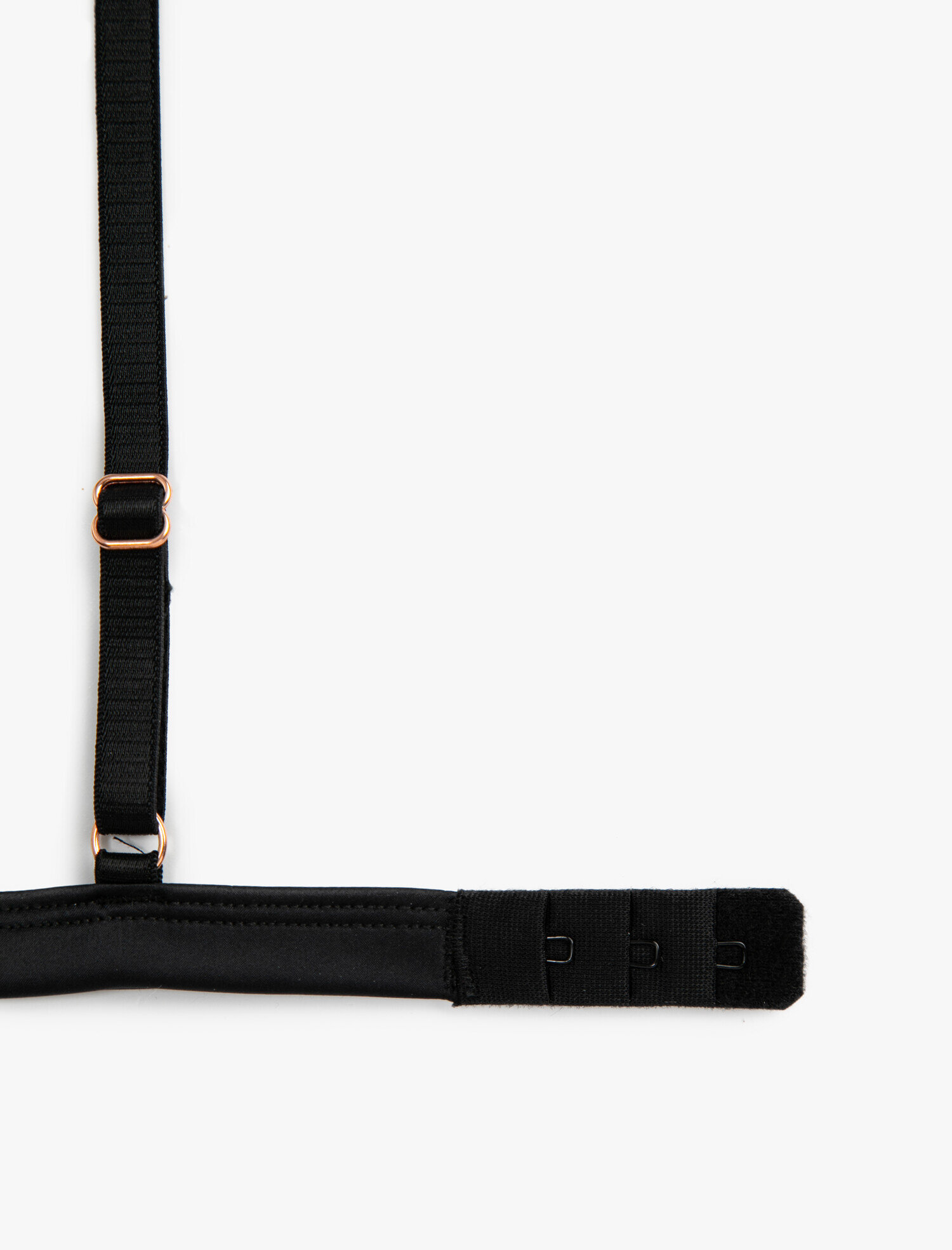   Dantelli Üçgen Sütyen Bağlama Detaylı