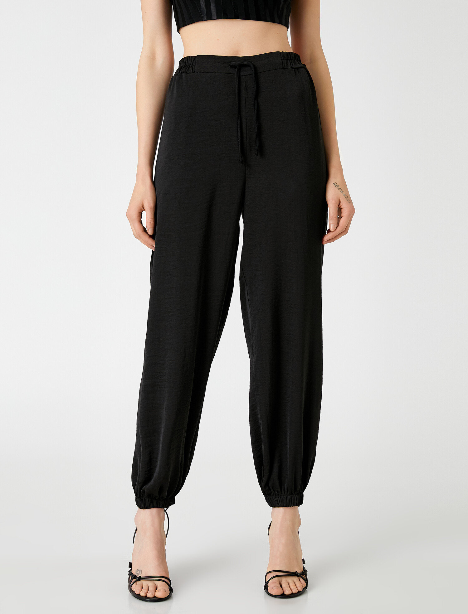   Jogger Pantolon Beli Bağlamalı Cepli Saten Görünümlü