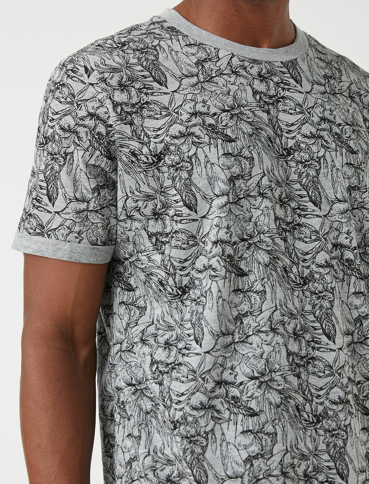   Çiçekli Baskılı Tişört