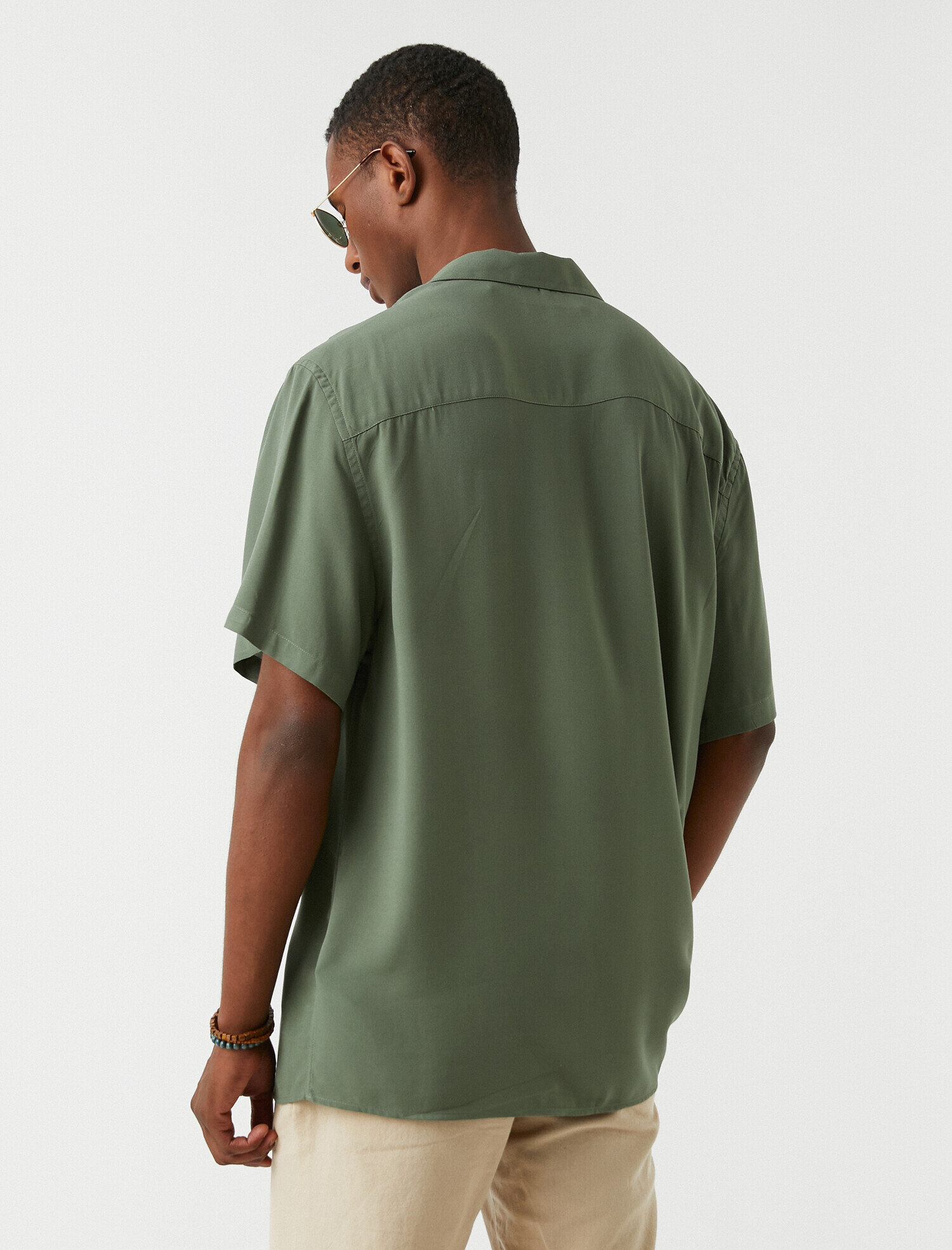   Devrik Yaka Kısa Kollu Gömlek