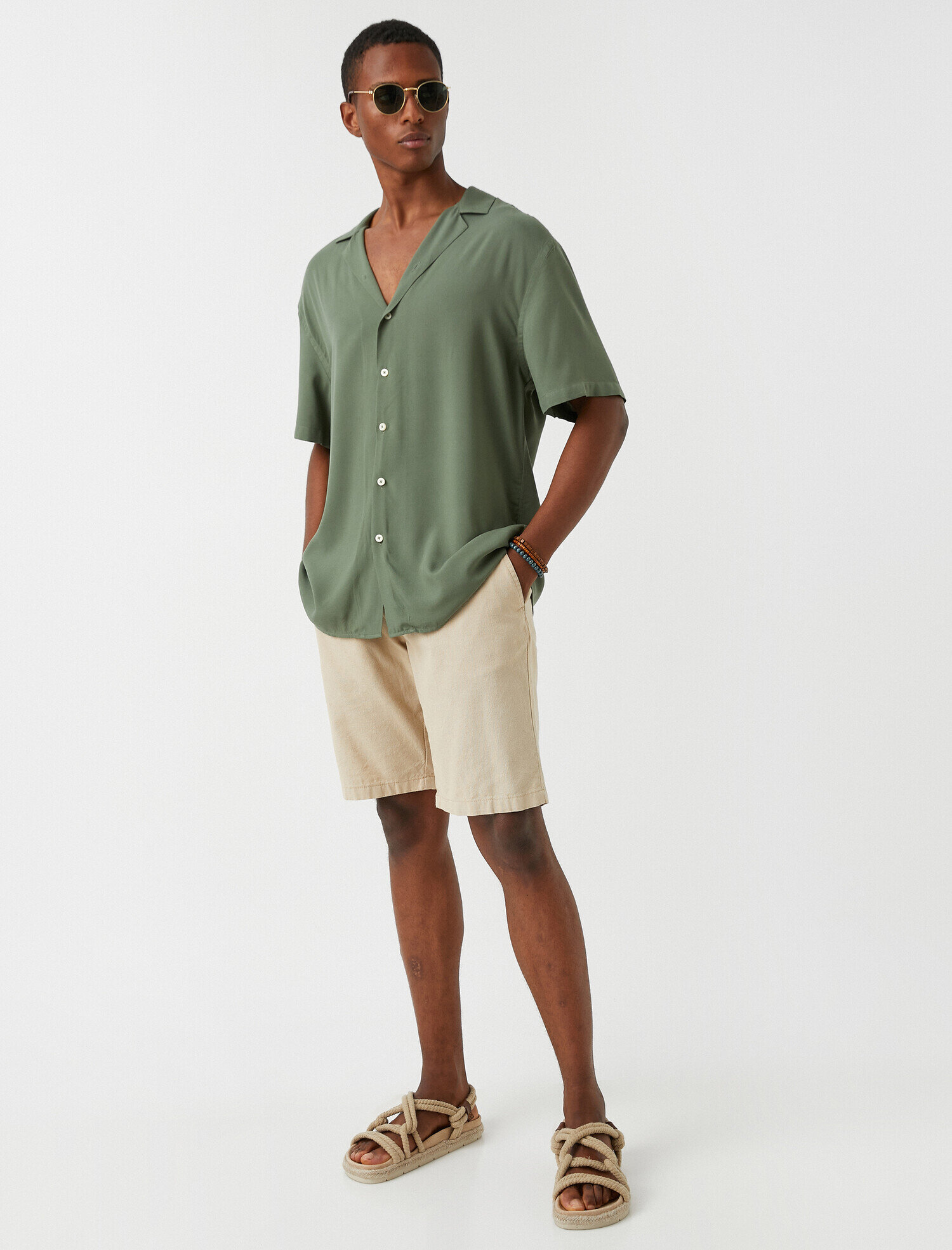   Devrik Yaka Kısa Kollu Gömlek