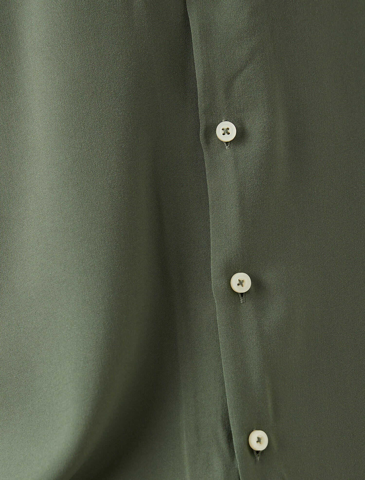   Devrik Yaka Kısa Kollu Gömlek