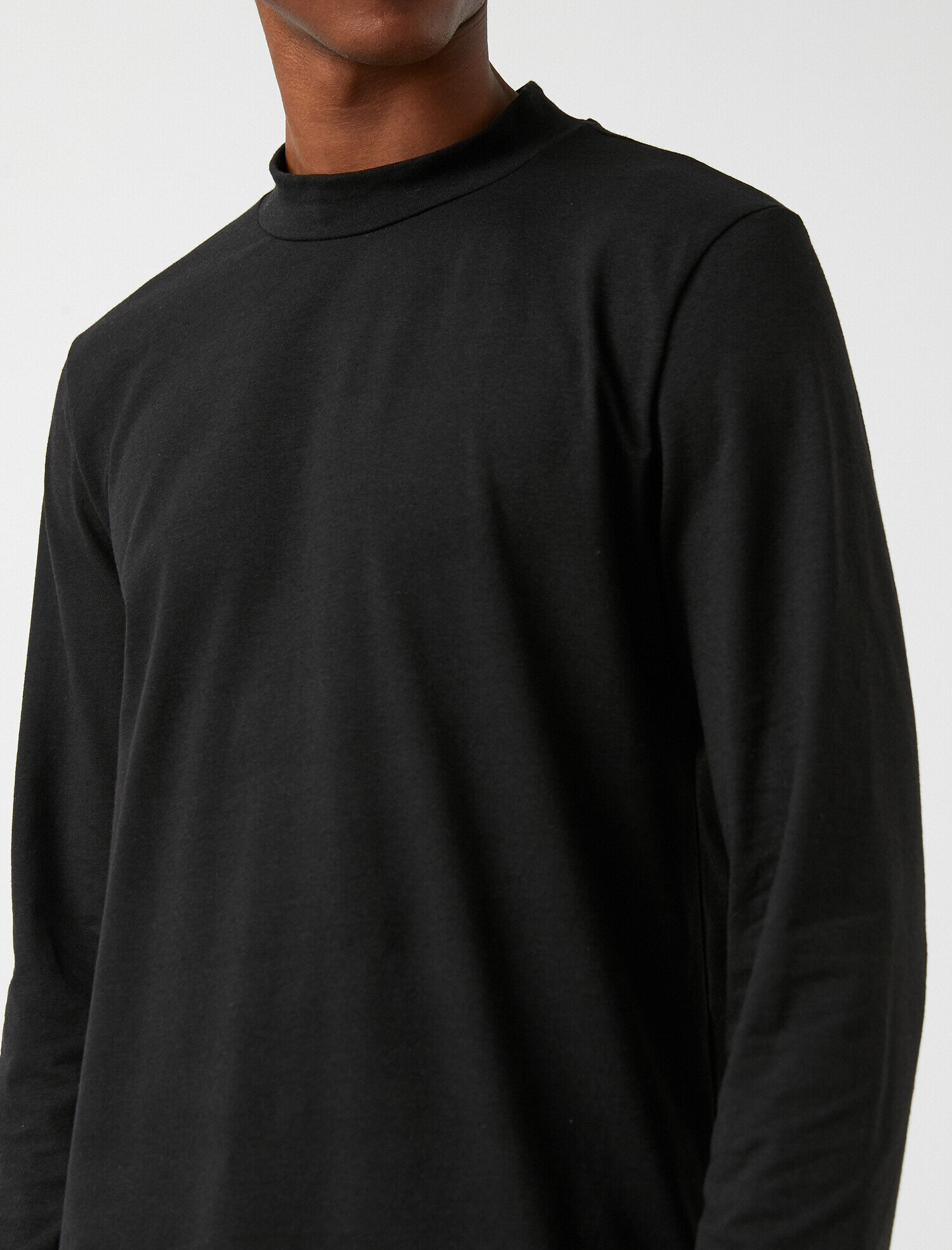   Yüksek Yaka Uzun Kollu Tişört