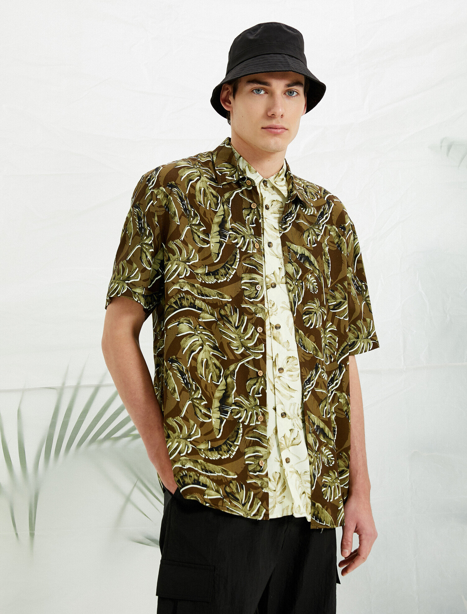   Yaprak Desenli Kısa Kollu Gömlek