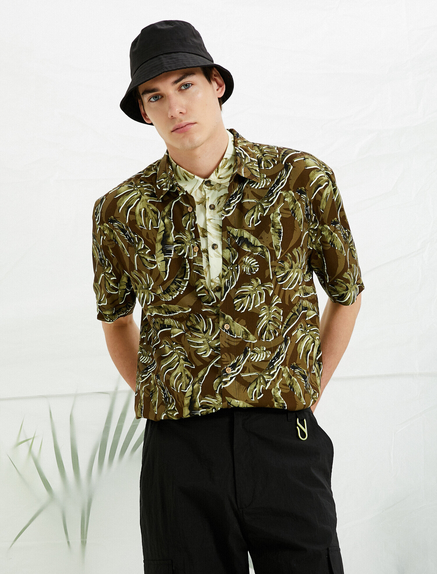   Yaprak Desenli Kısa Kollu Gömlek