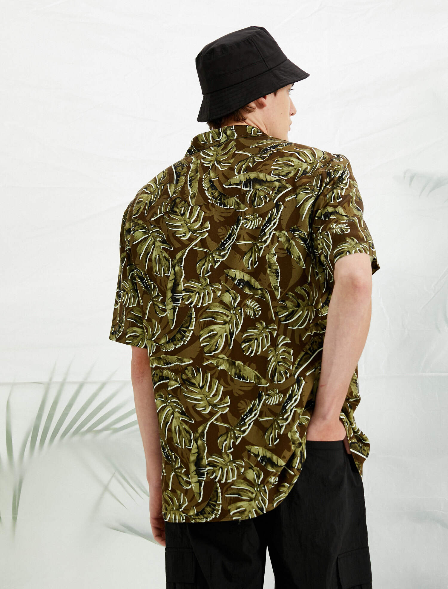   Yaprak Desenli Kısa Kollu Gömlek