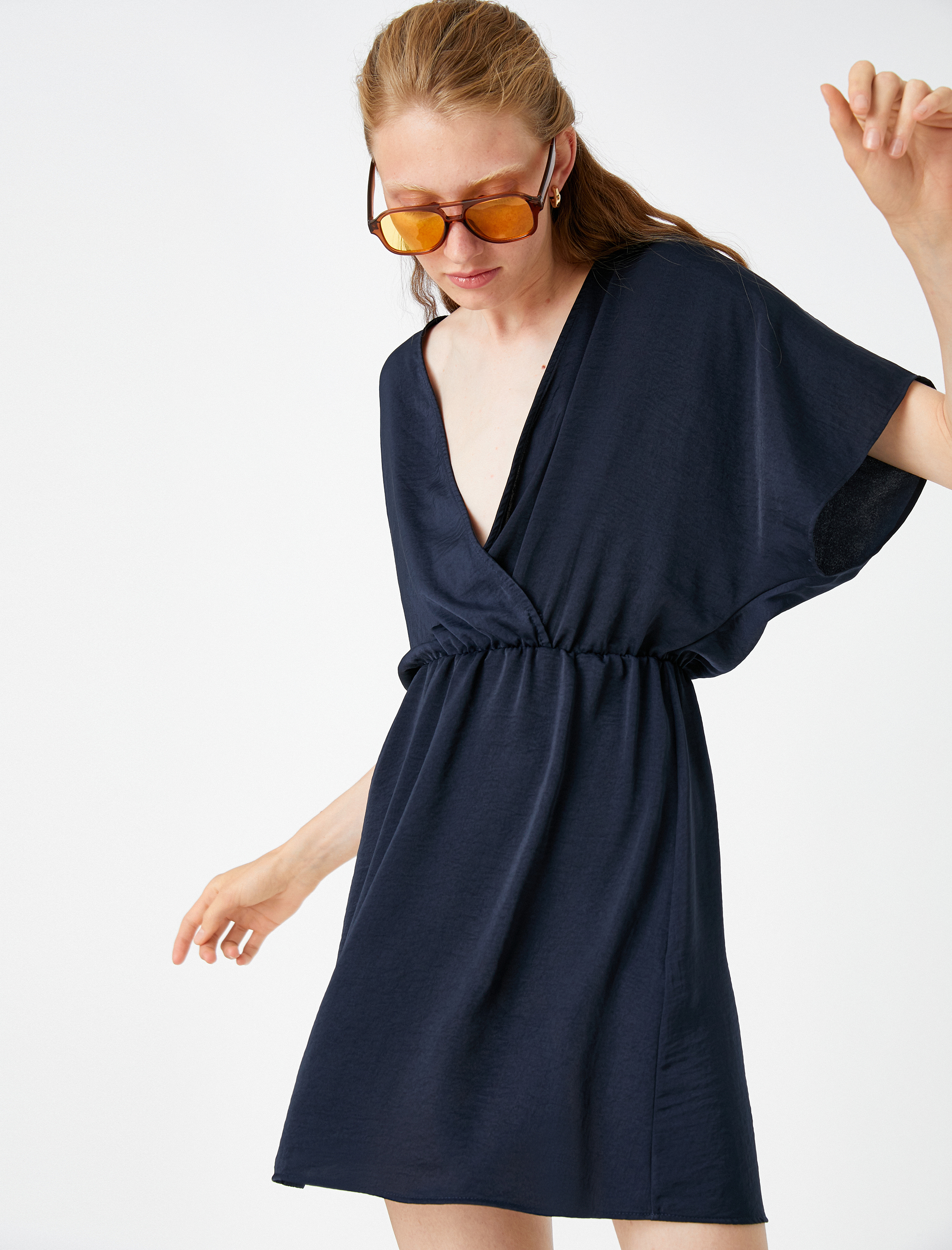   Mini Elbise V Yaka Kısa Kollu Saten Görünümlü