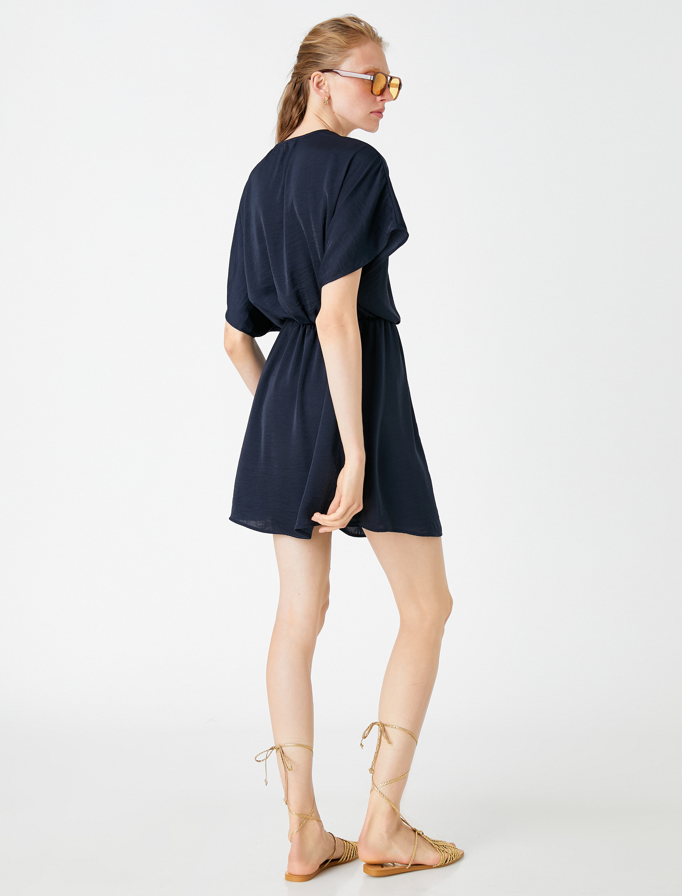   Mini Elbise V Yaka Kısa Kollu Saten Görünümlü