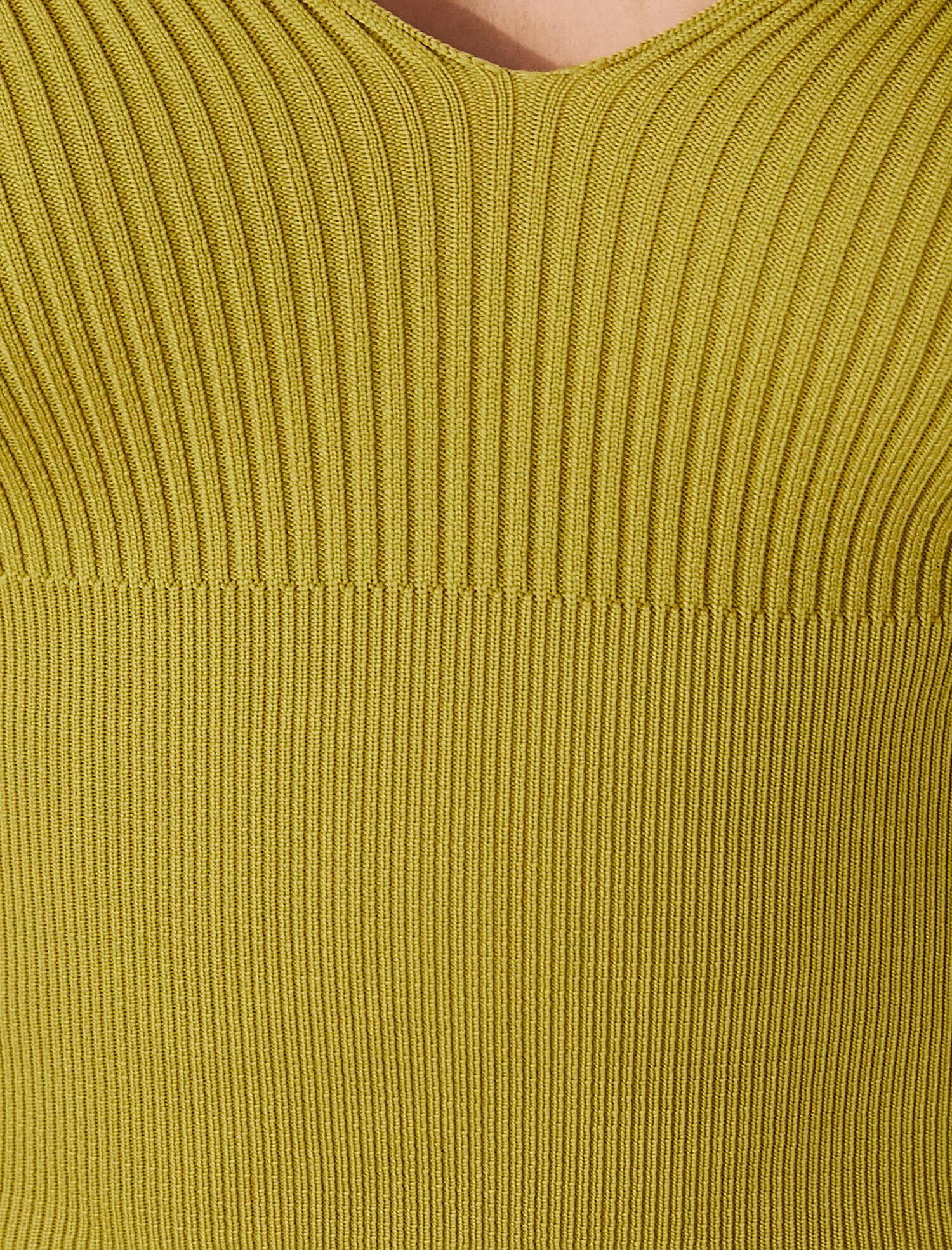   Melis Ağazat X Koton - V Yaka Triko Atlet