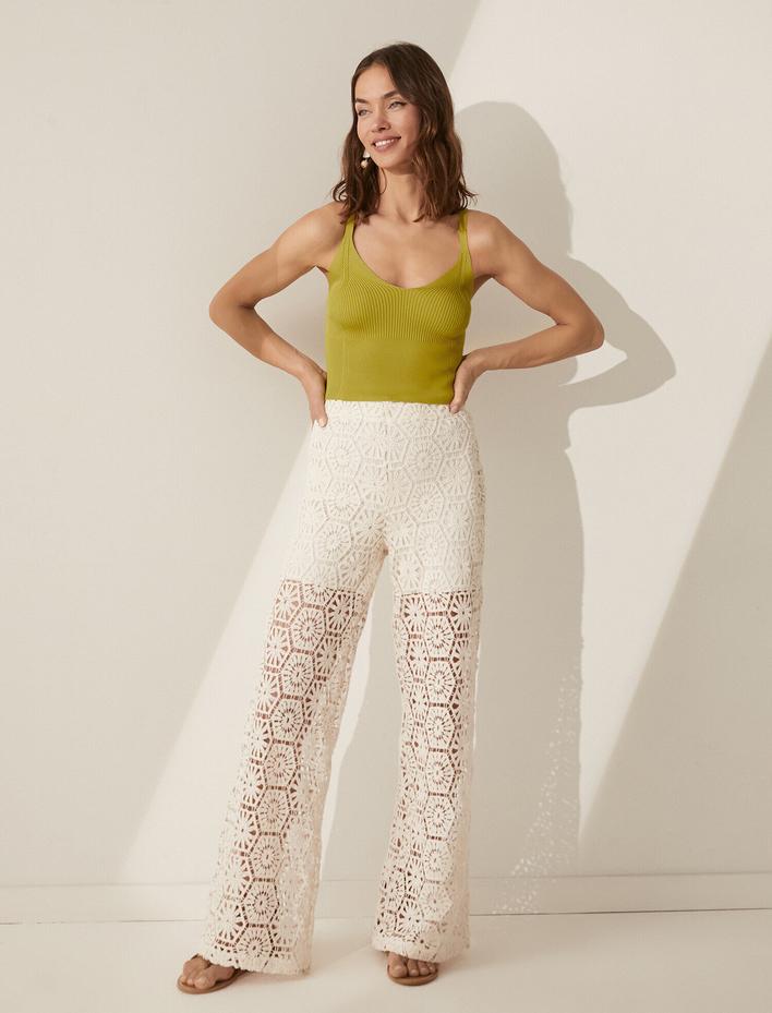  Melis Ağazat X Koton - V Yaka Triko Atlet