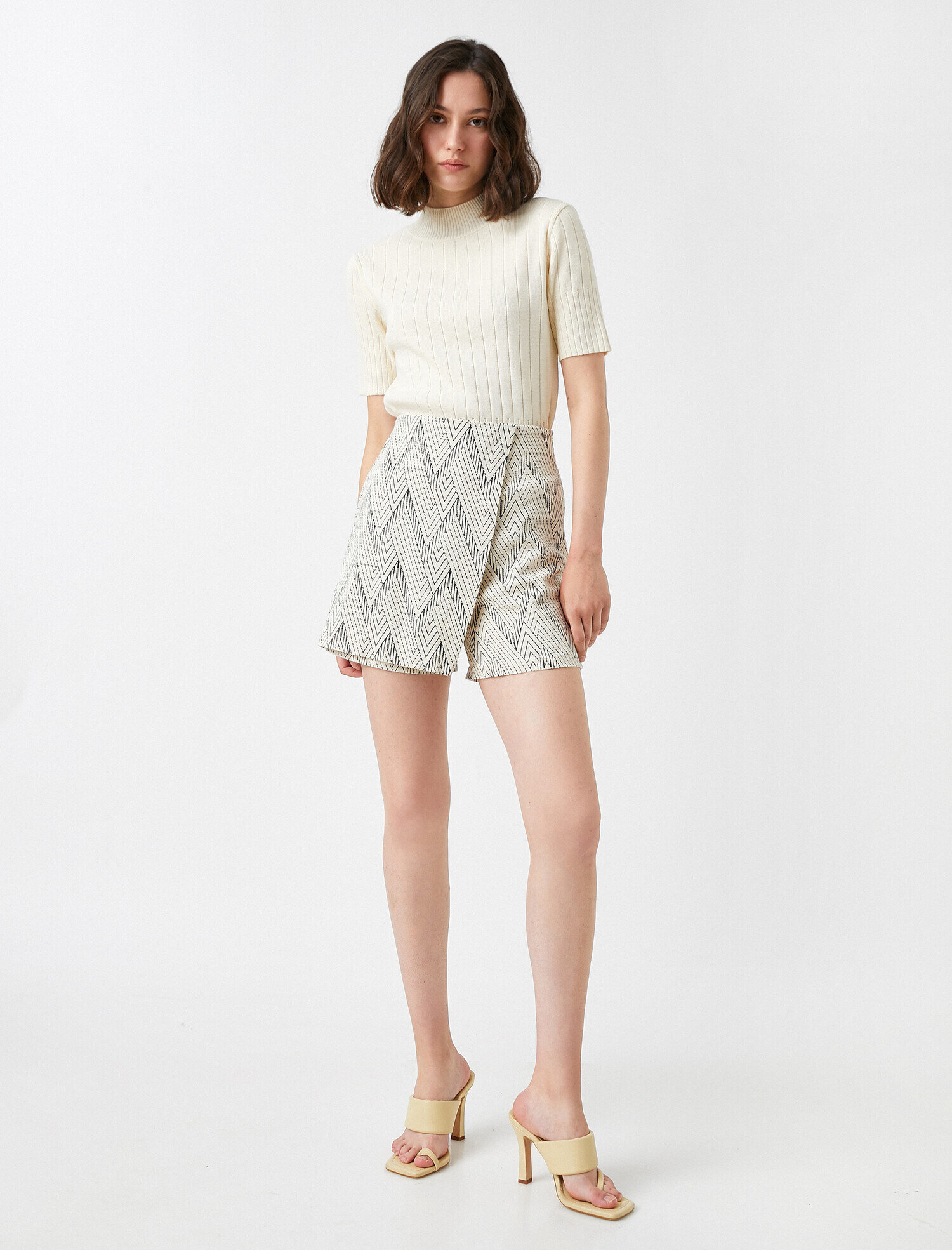   Dik Yaka Triko Kısa Kollu Kaşmir Dokulu