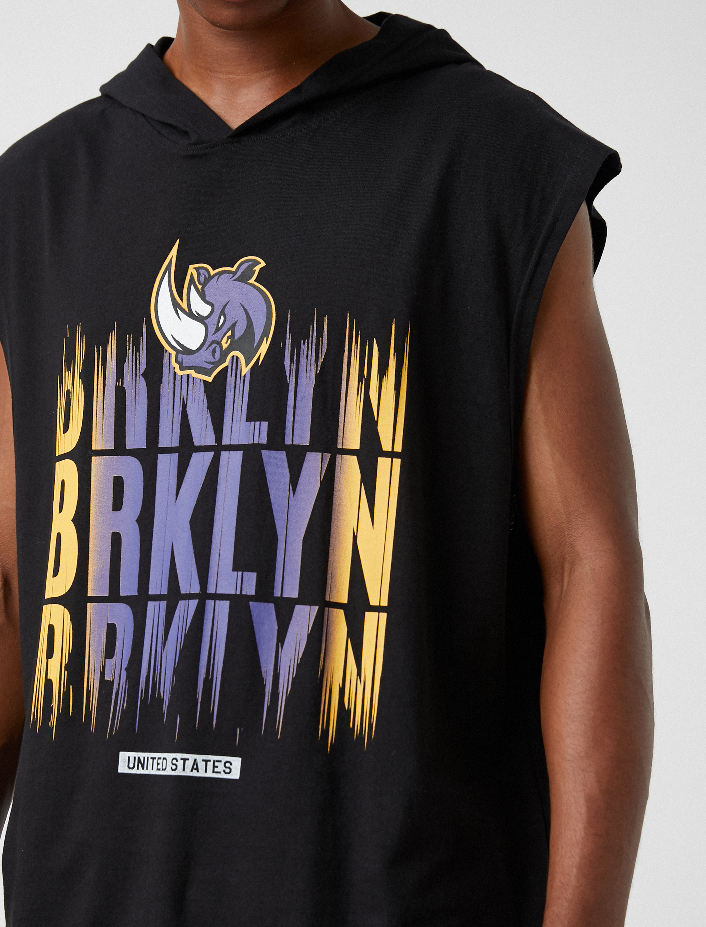   Gergedan Baskılı Basketbol Atlet