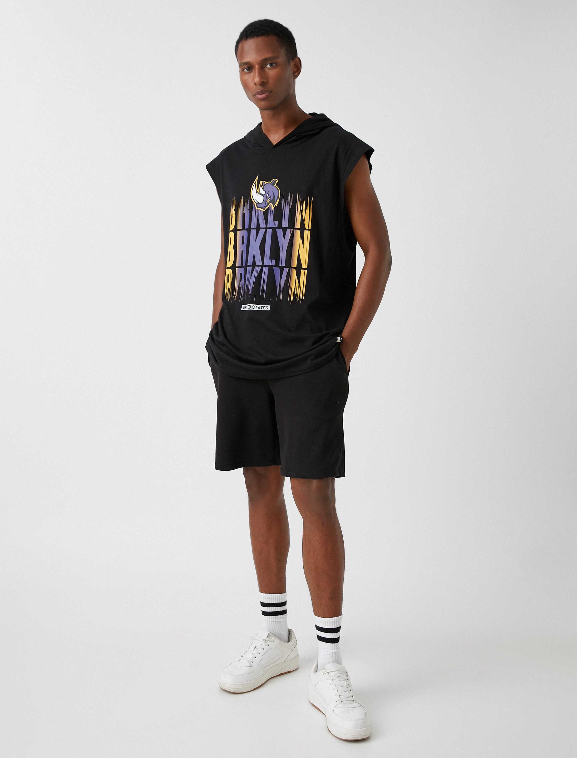   Gergedan Baskılı Basketbol Atlet