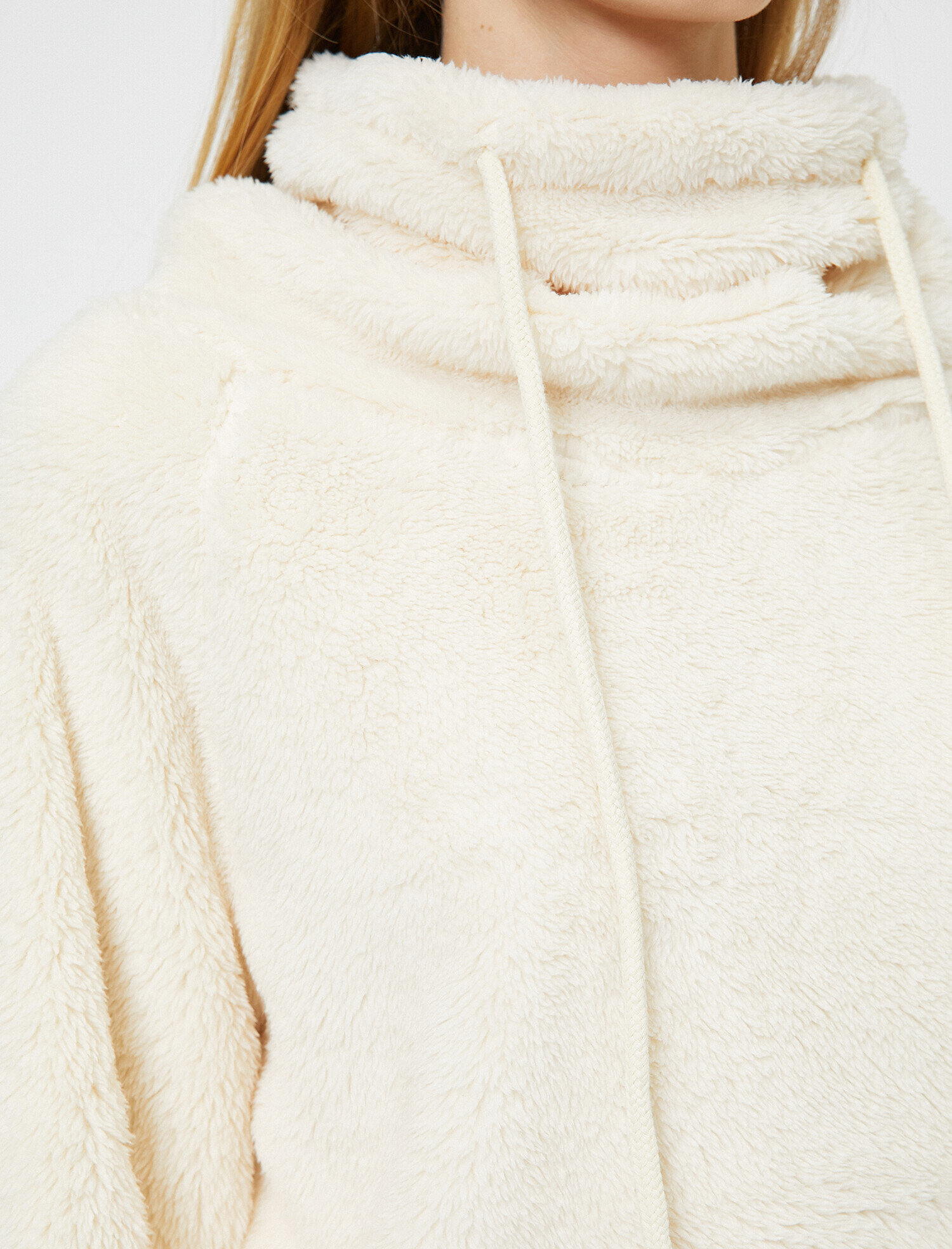 Yüksek Yaka Peluş Sweatshirt