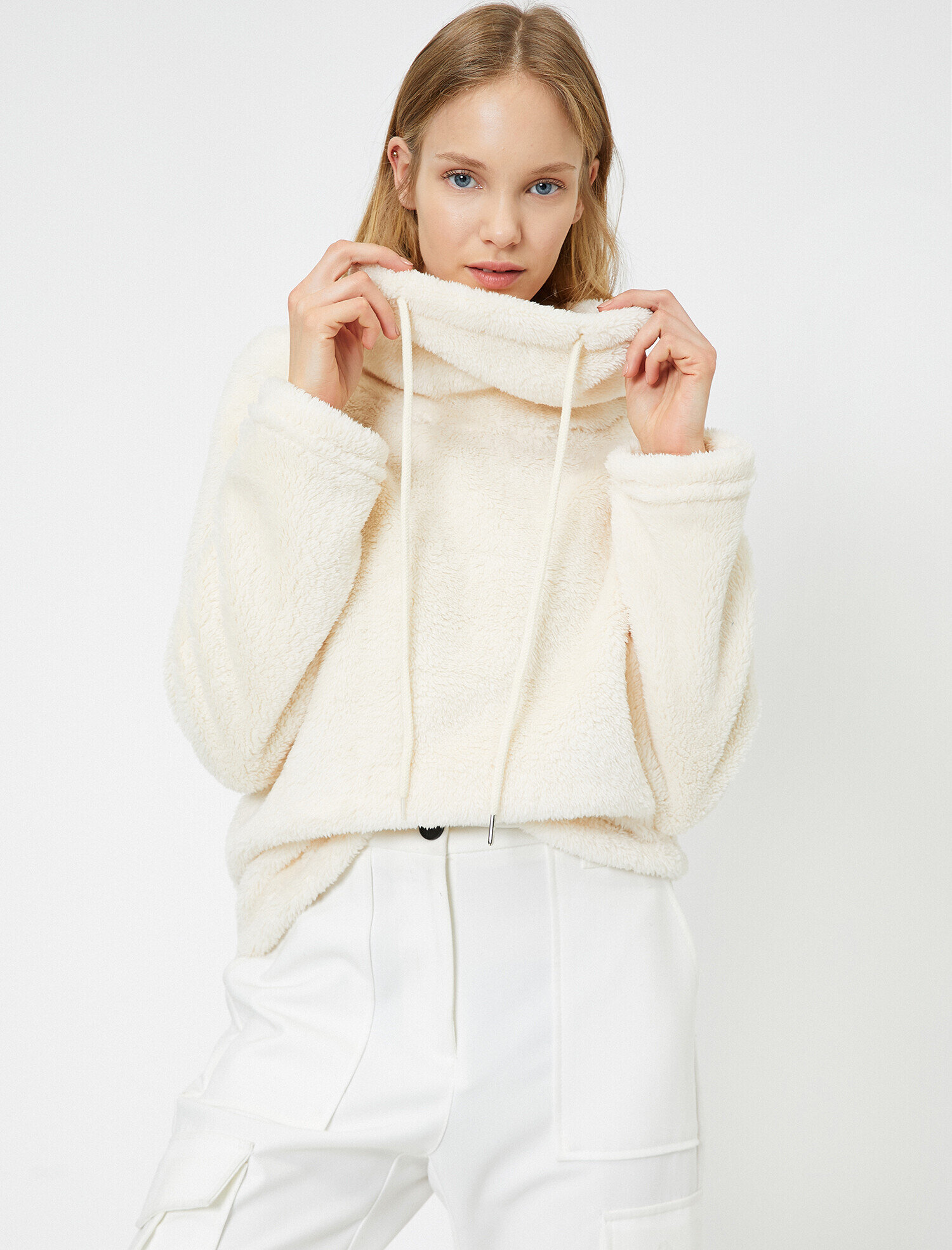 Yüksek Yaka Peluş Sweatshirt