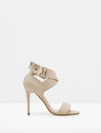 Sivri Burunlu Topuklu Ayakkabı