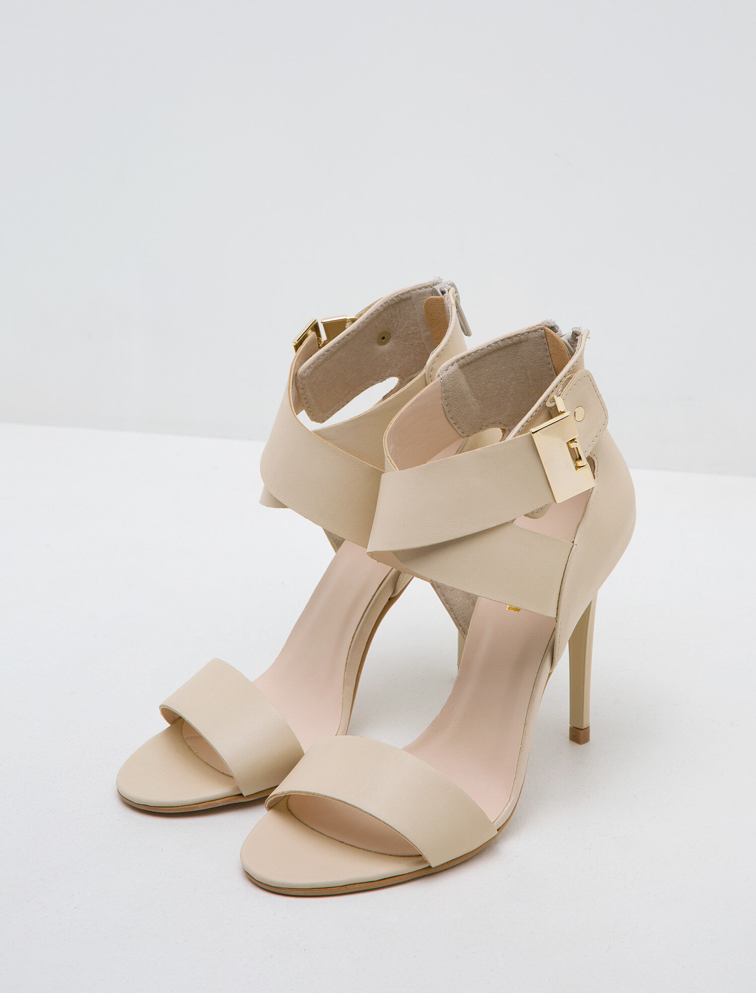  Kadın Sivri Burunlu Topuklu Ayakkabı