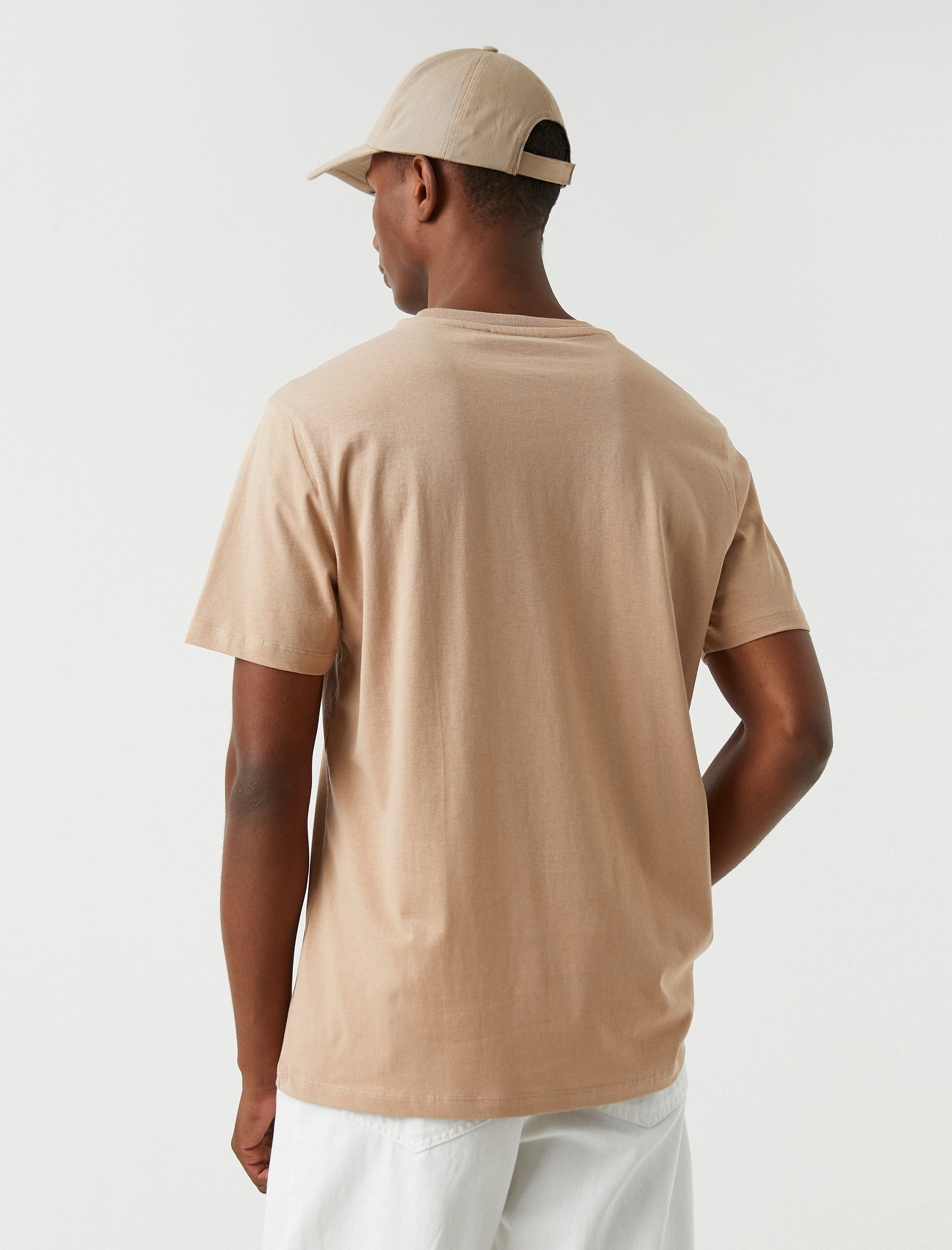   Dünya İşlemeli Tişört