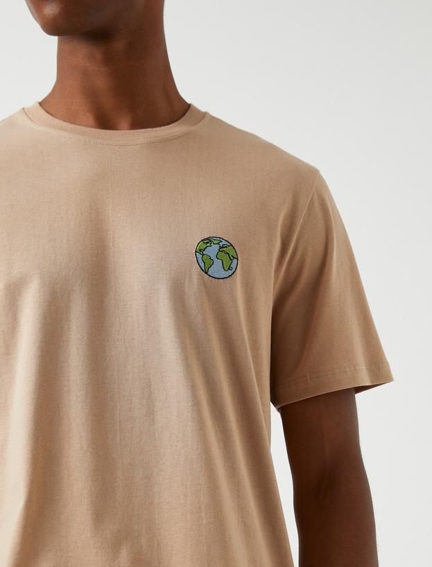   Dünya İşlemeli Tişört