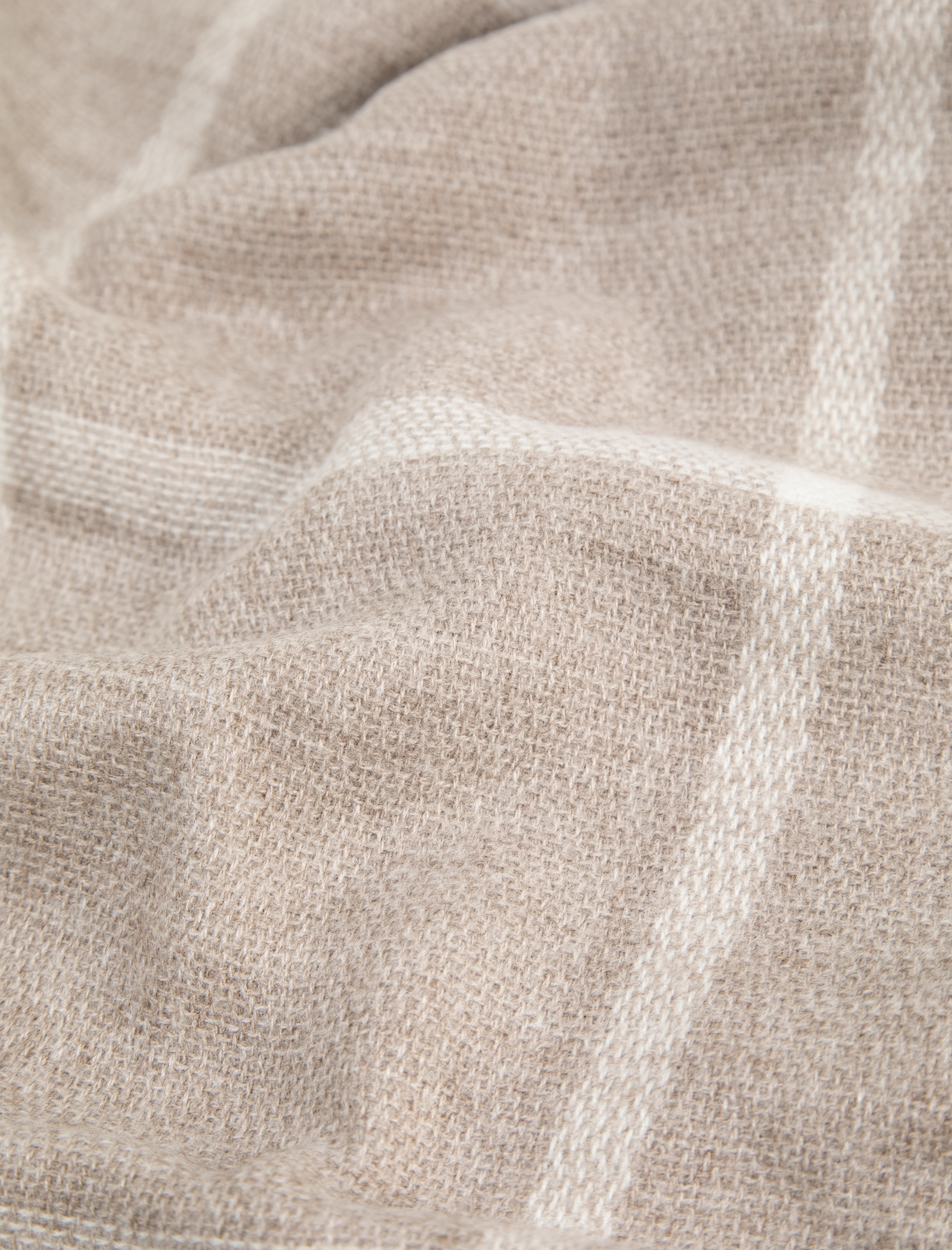  Kadın Kareli Şal Püskül Detaylı