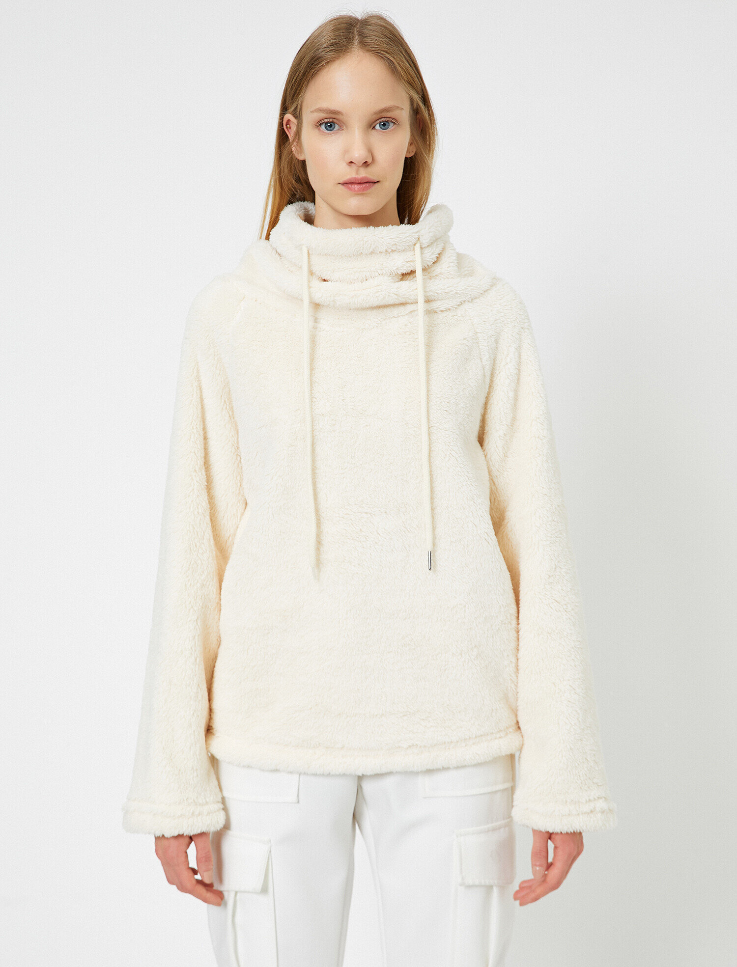 Yüksek Yaka Peluş Sweatshirt
