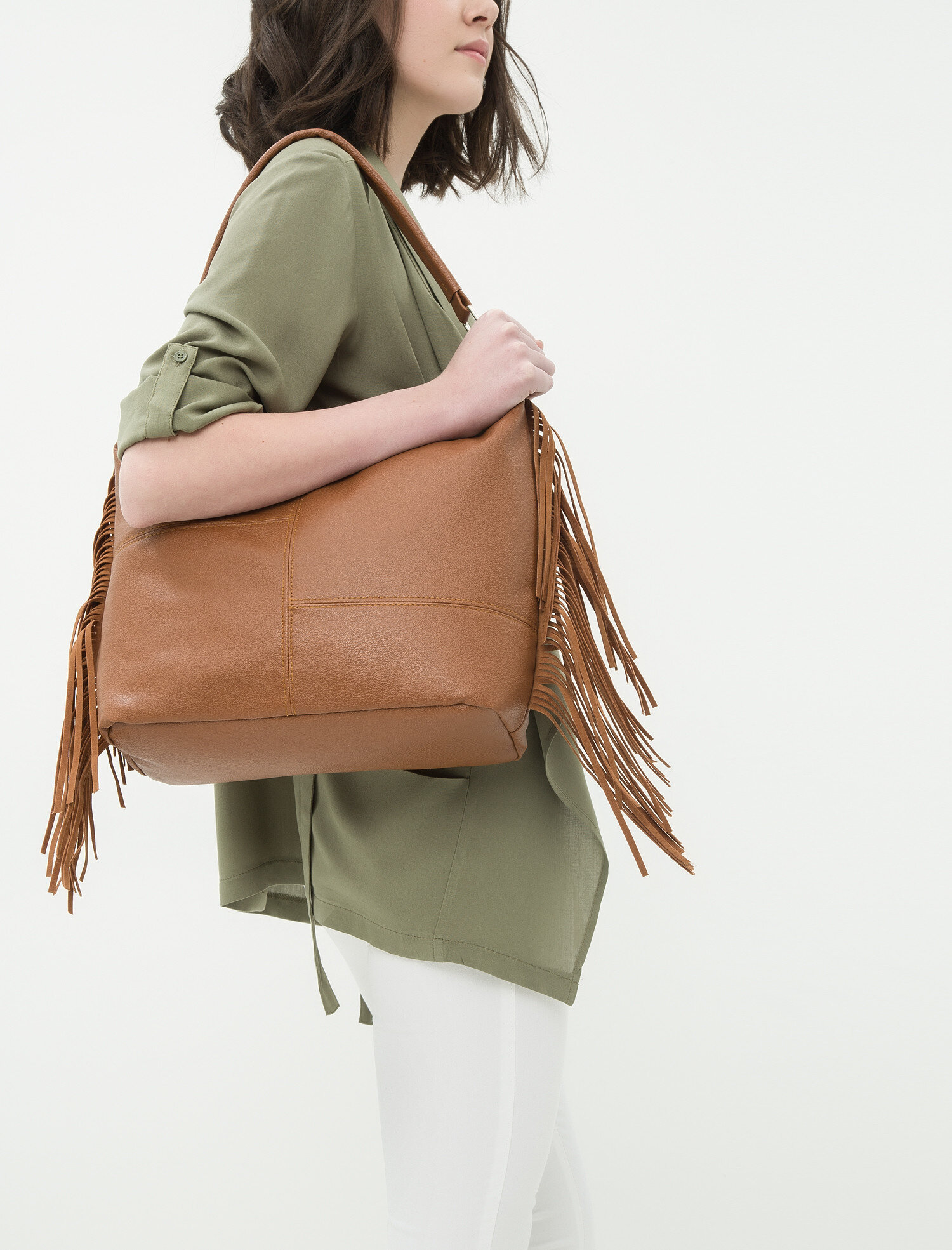  Kadın Püsküllü Çanta