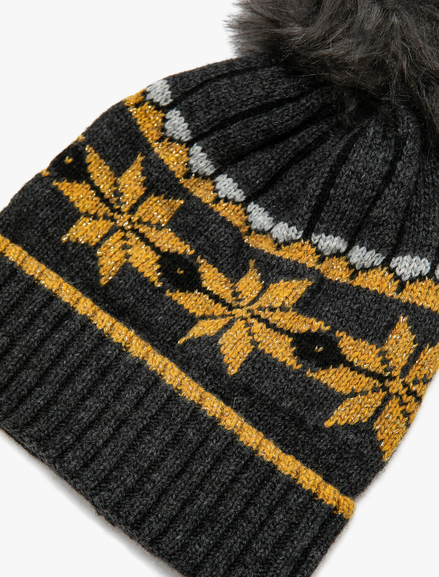  Kadın Ponpon Detaylı Bere