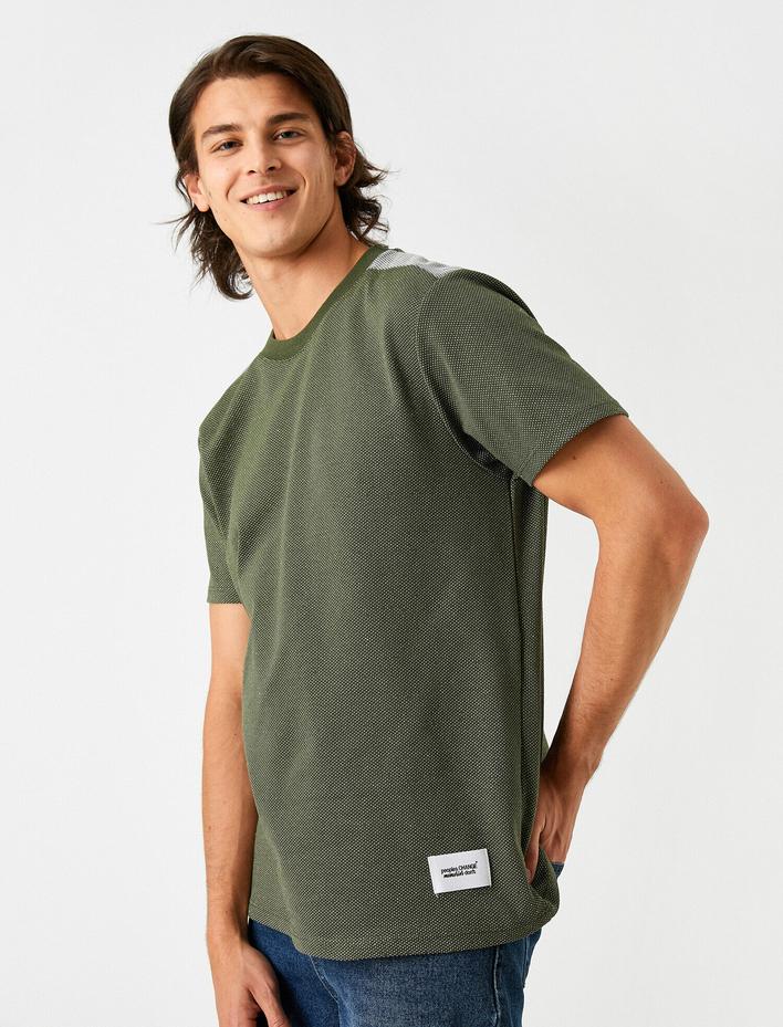  Omuz Detaylı Örme Tişört