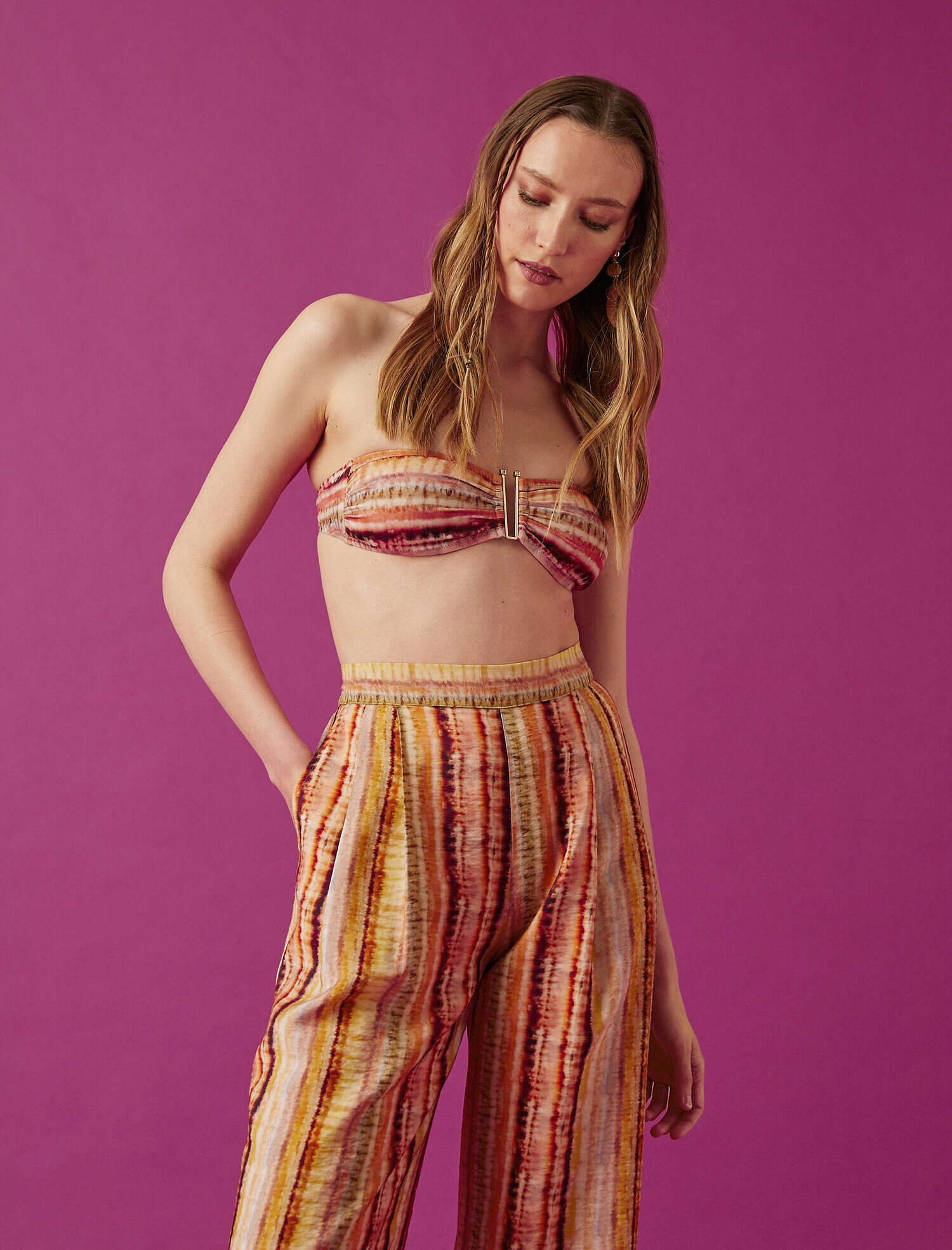   Metal Detaylı Desenli Bikini Üstü