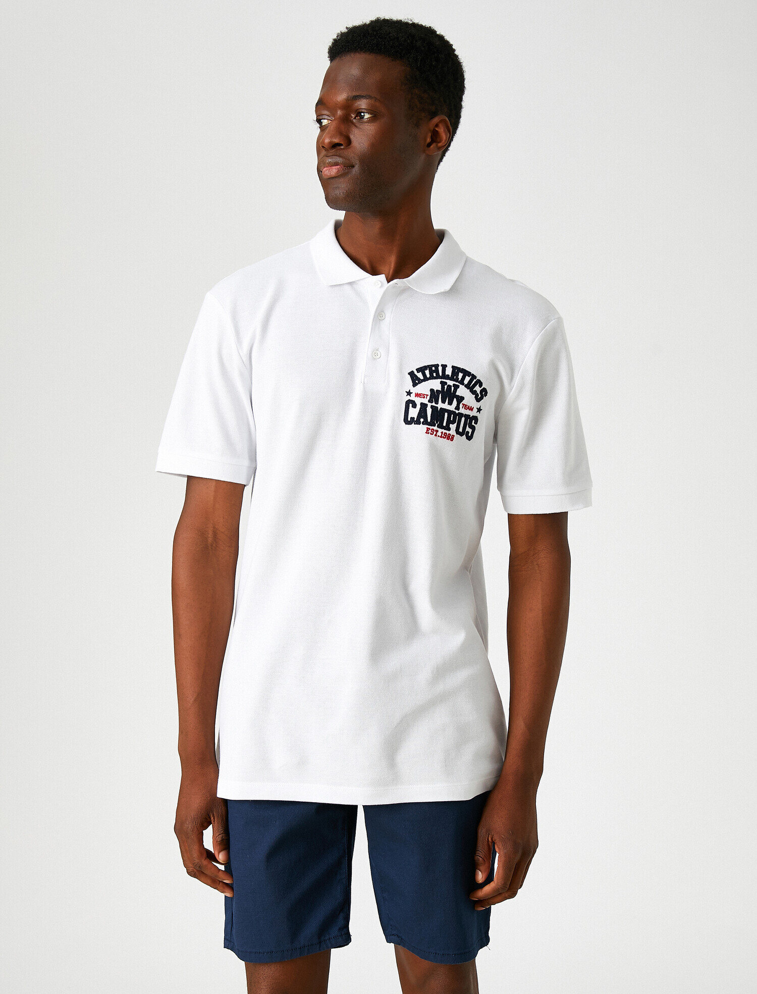 Koton Kolej İşlemeli Polo Yaka Tişört. 3