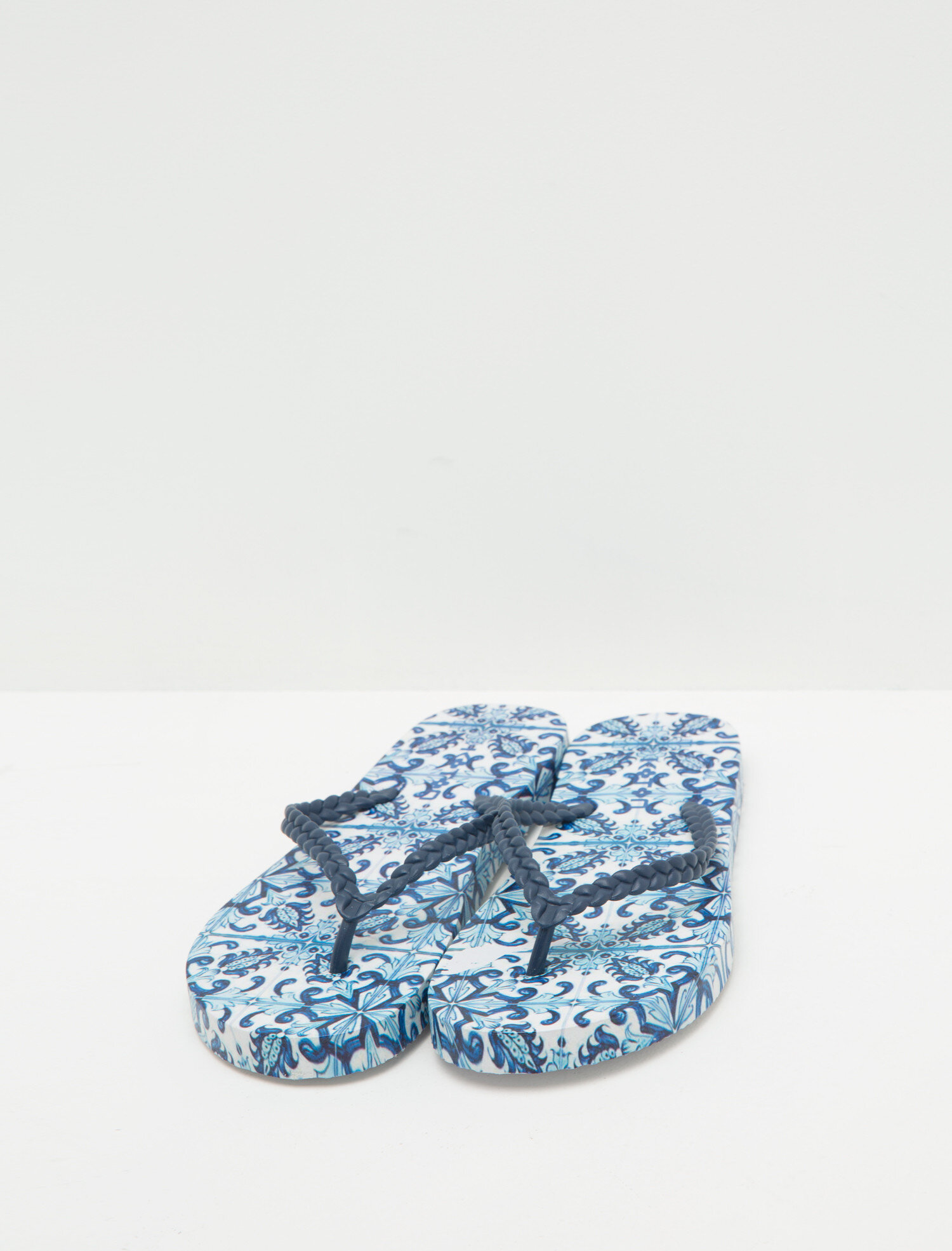 Kadın Desenli Parmak Arası Terlik