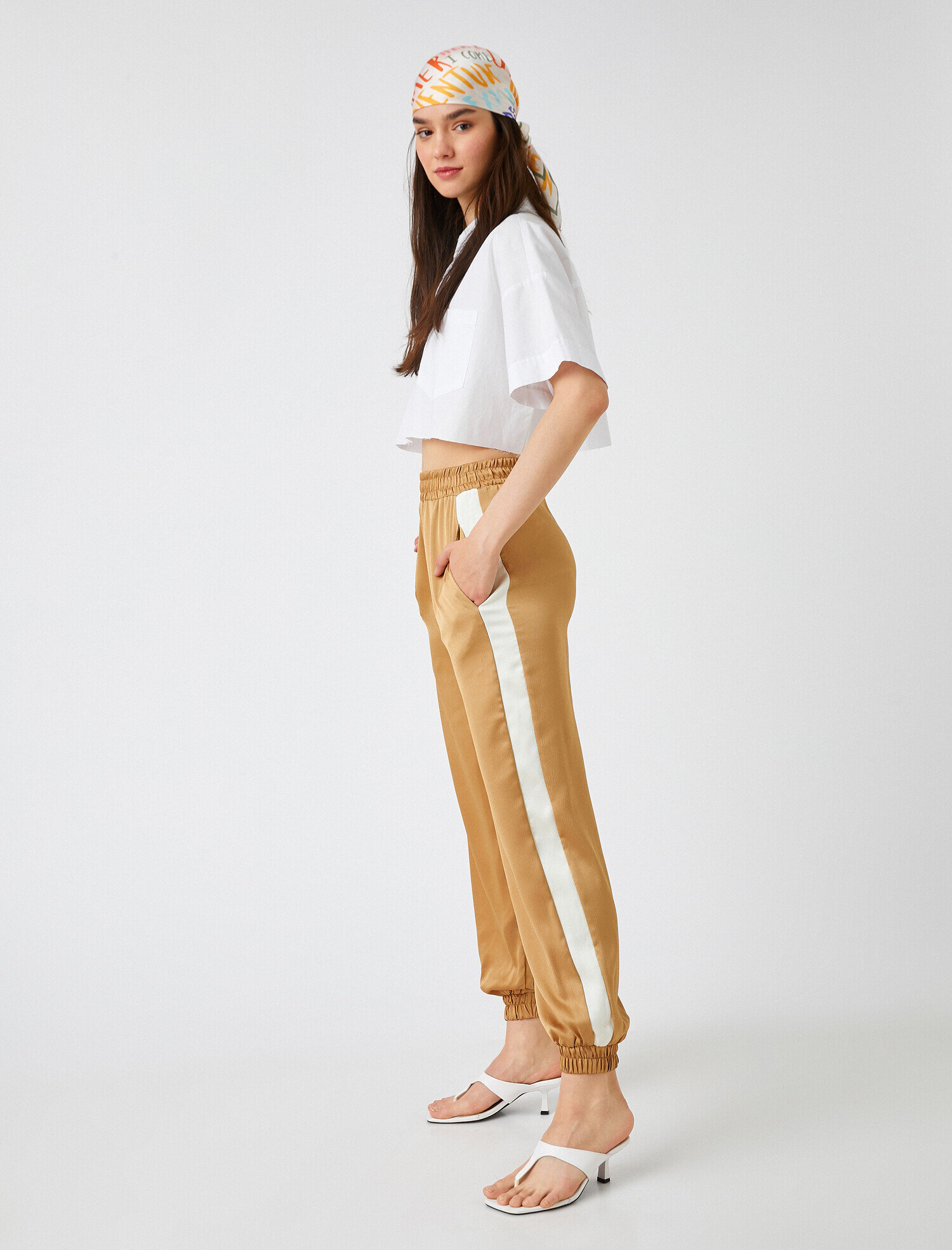   Yanları Şeritli Saten Jogger Pantolon