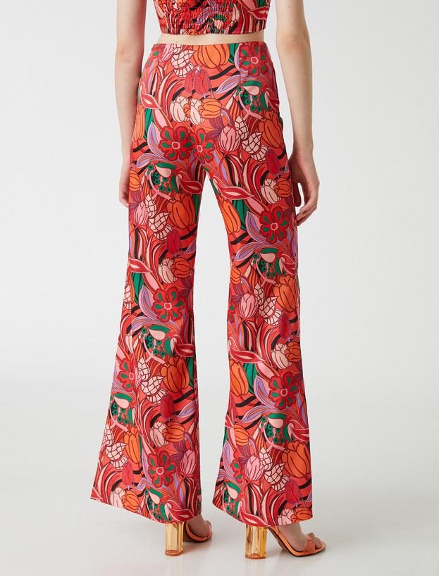  Melis Ağazat X Koton - İspanyol Paça Yüksek Bel Çiçek Desenli Pantolon