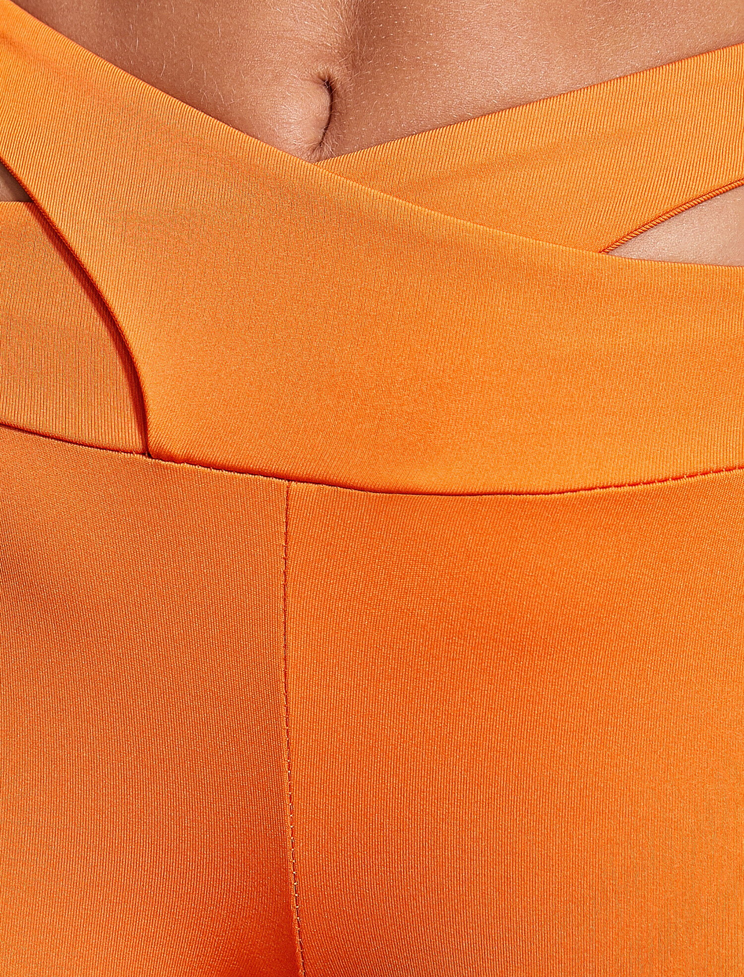   Ebru Şallı Loves Koton Pencere Detaylı Biker Tayt