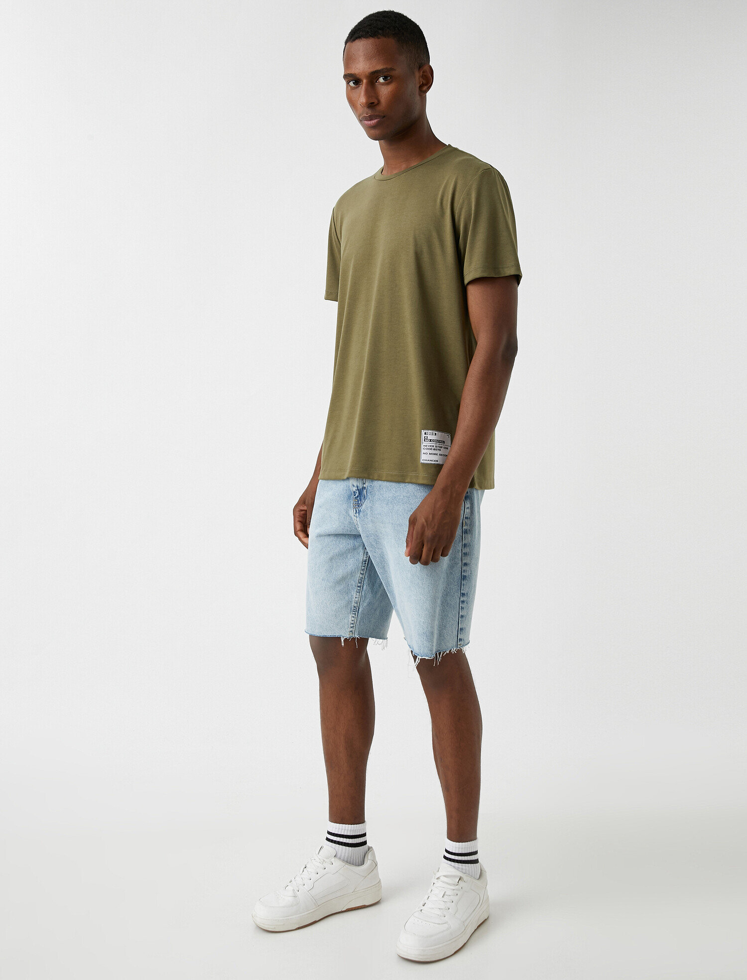   Regular Fit Etiketli Basic Tişört