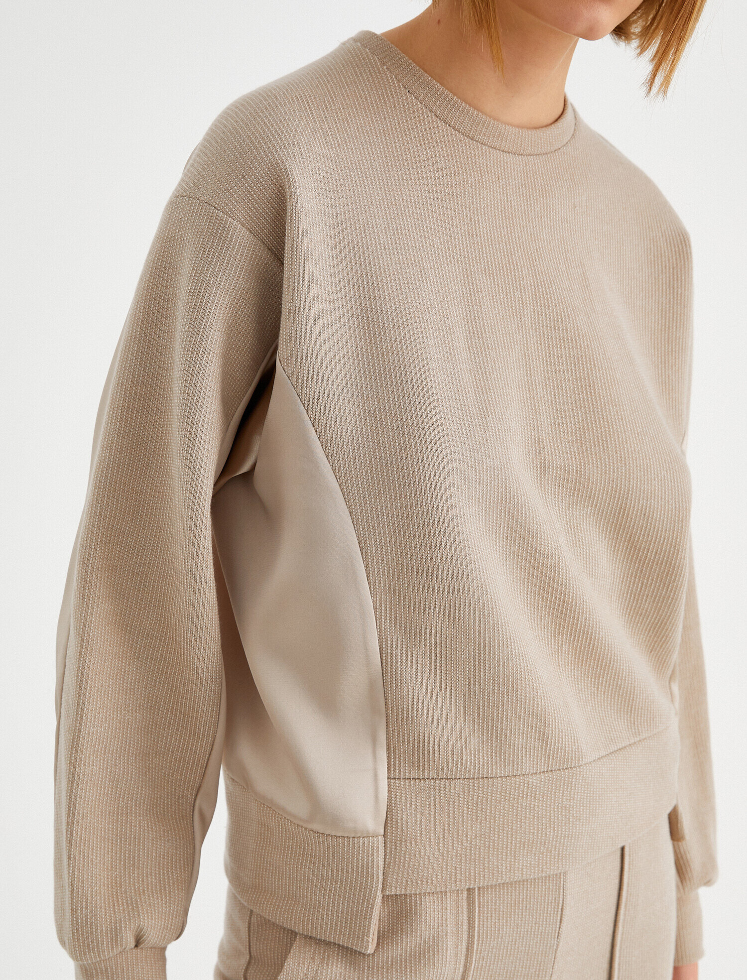 Koton Saten Detaylı Sweatshirt Bisiklet Yaka. 5 Koton Saten Detaylı Sweatshirt Bisiklet Yaka. 5