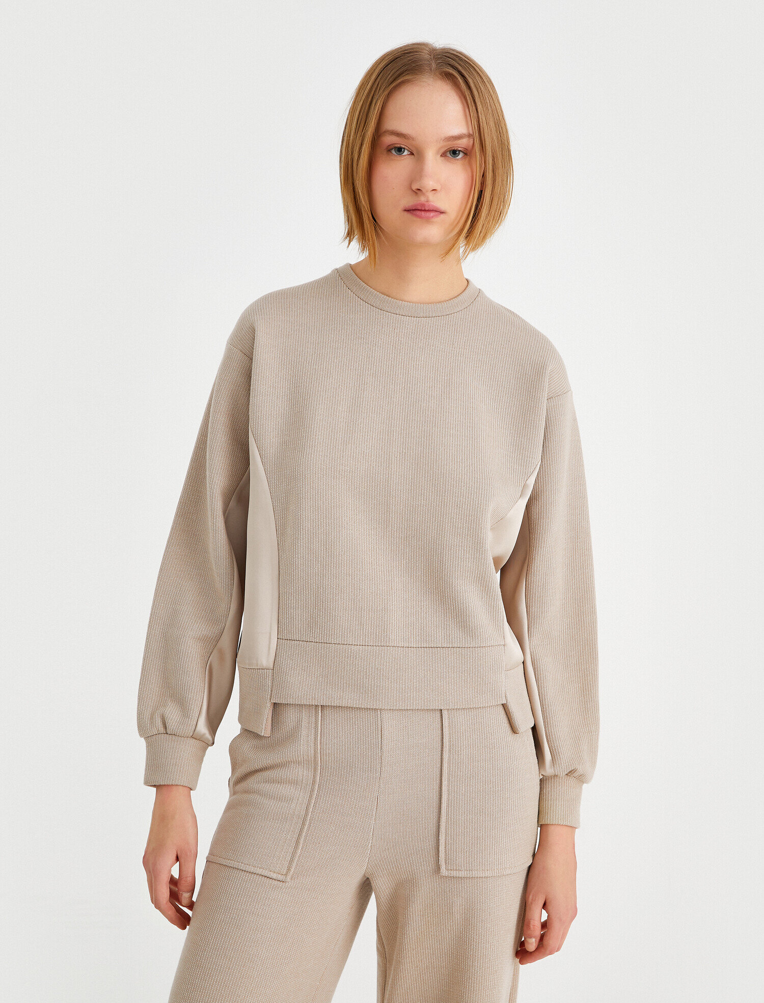 Koton Saten Detaylı Sweatshirt Bisiklet Yaka. 3 Koton Saten Detaylı Sweatshirt Bisiklet Yaka. 3