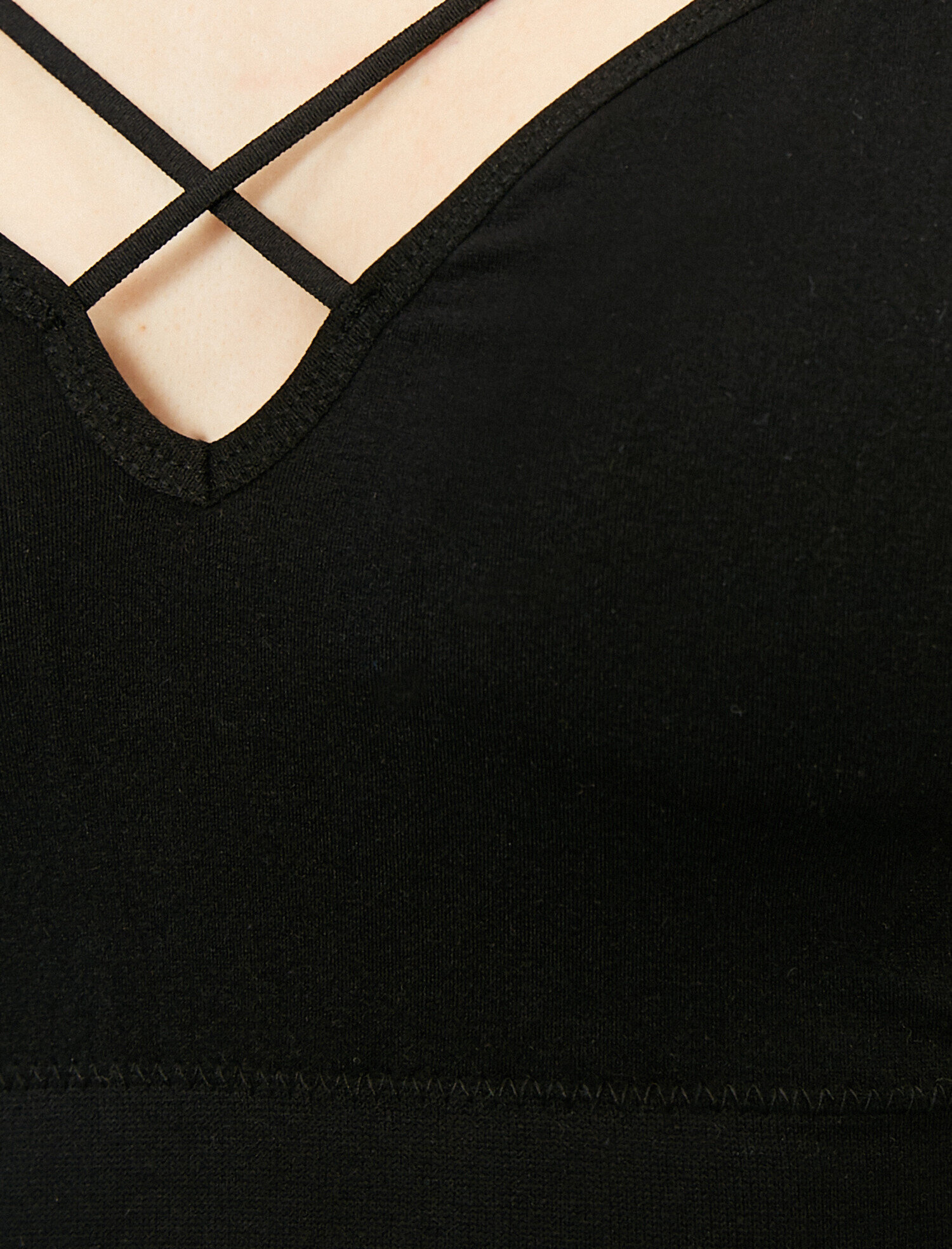   Sporcu Sütyeni Çapraz Askı Detaylı