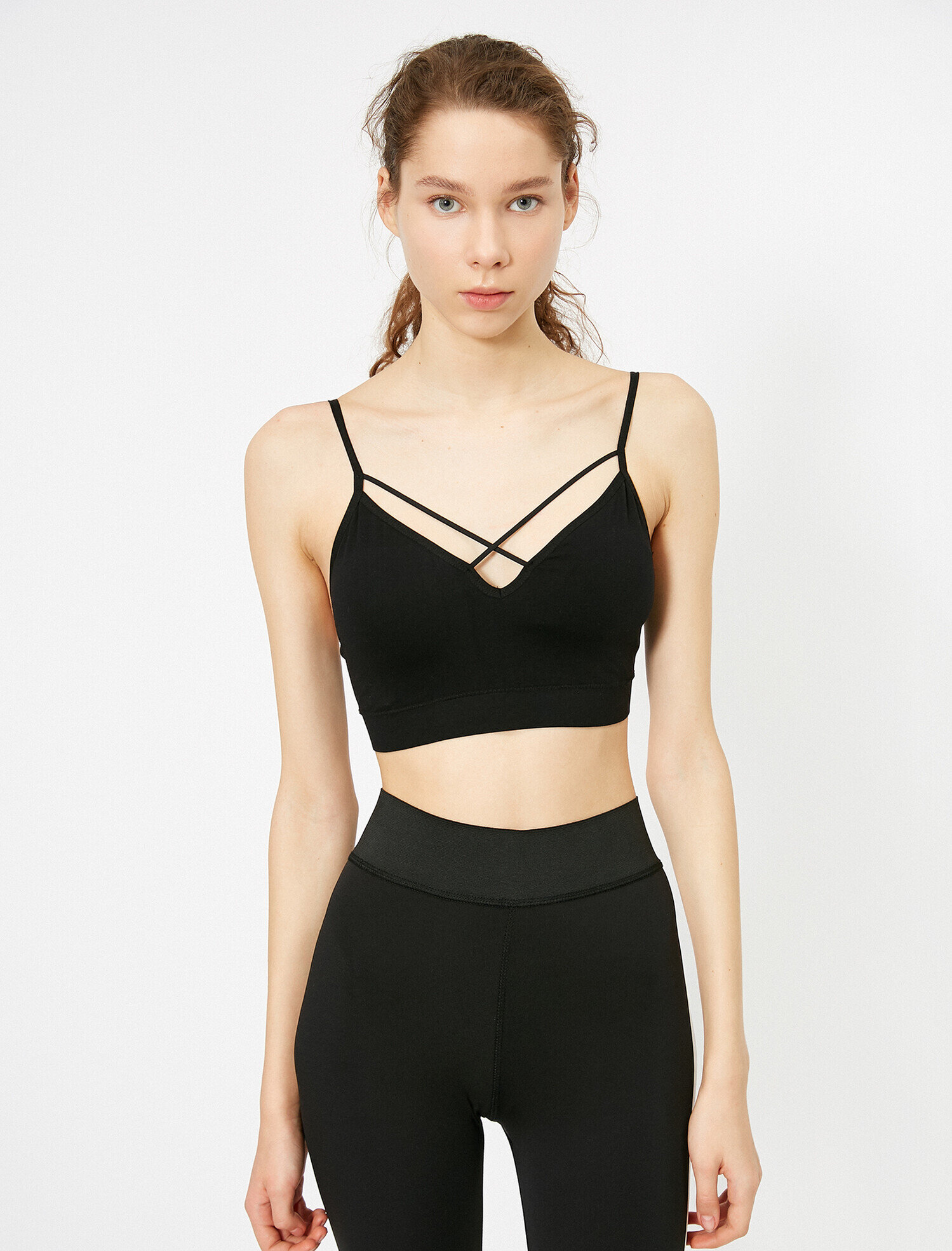   Sporcu Sütyeni Çapraz Askı Detaylı