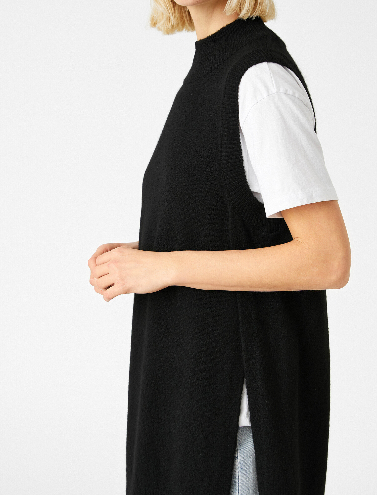   Uzun Süveter Dik Yaka Yırtmaçlı