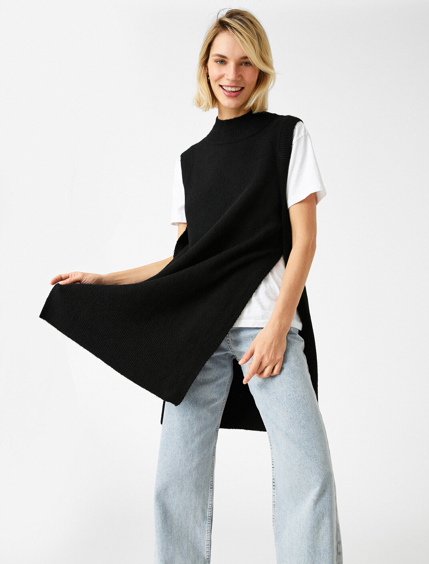   Uzun Süveter Dik Yaka Yırtmaçlı