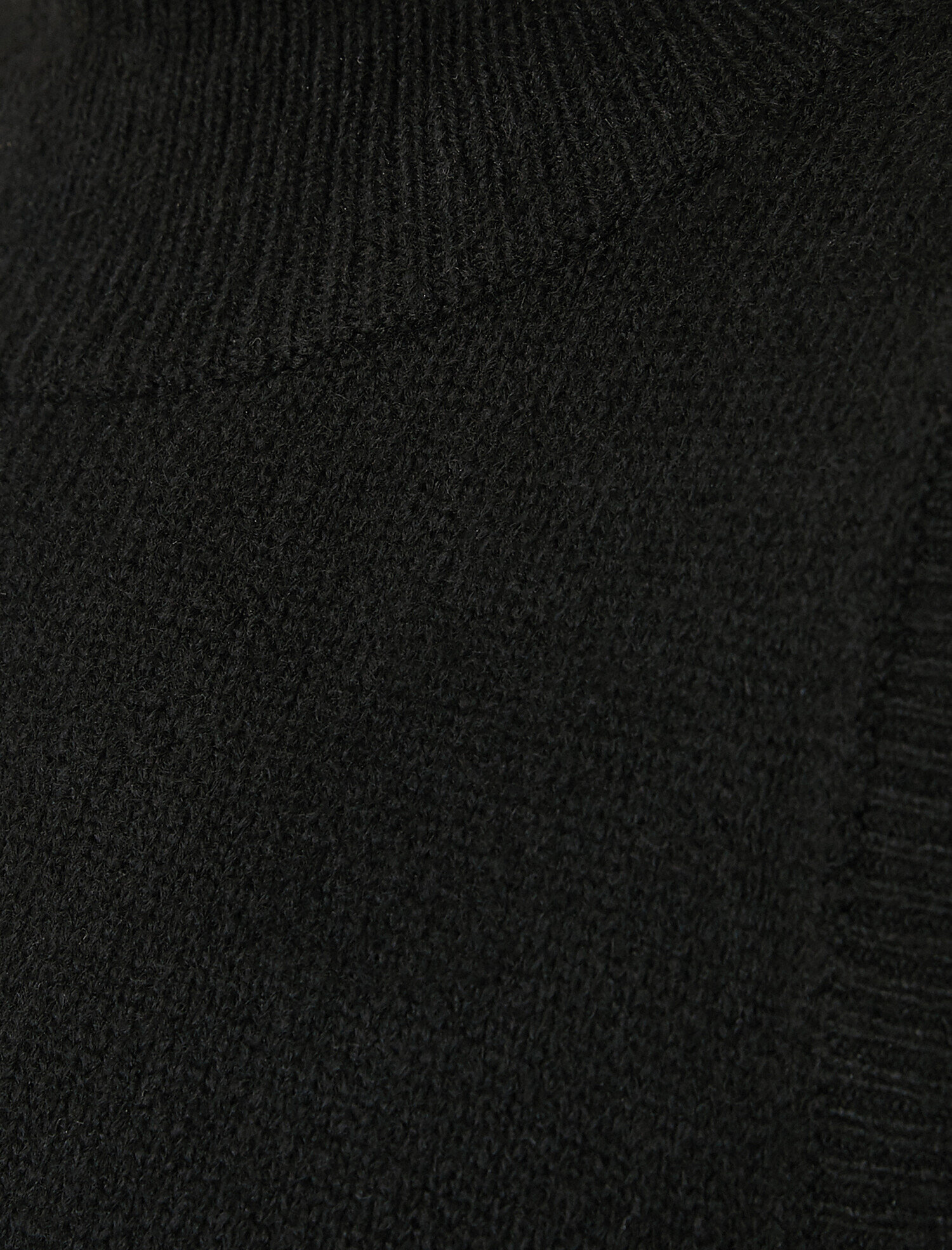   Uzun Süveter Dik Yaka Yırtmaçlı