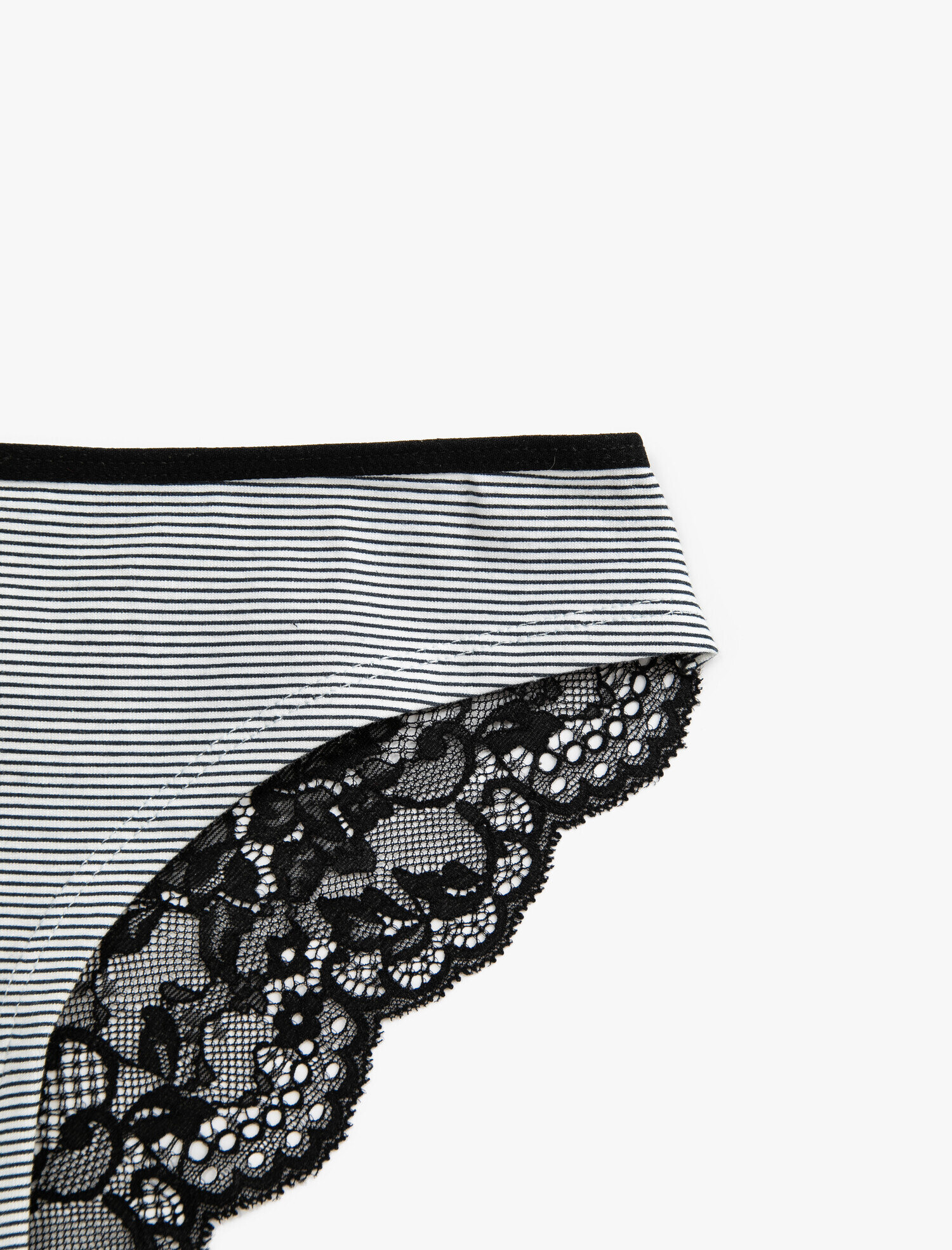   Pamuklu Dantel Detaylı Brazilian Basic Külot