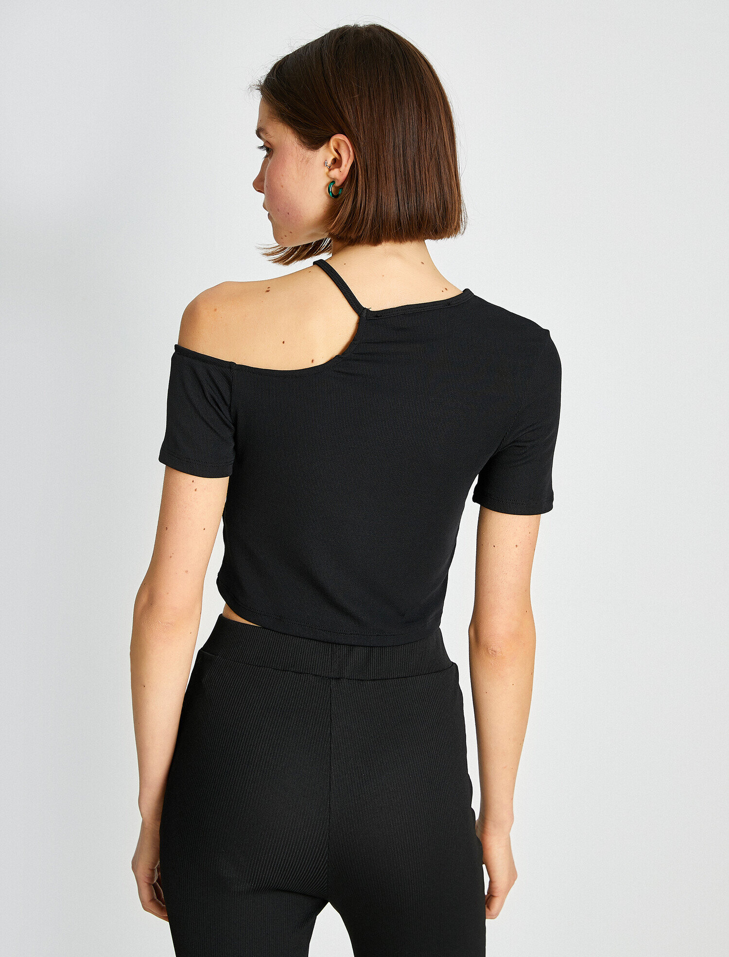   Tek Omuz Asimetrik Tişört